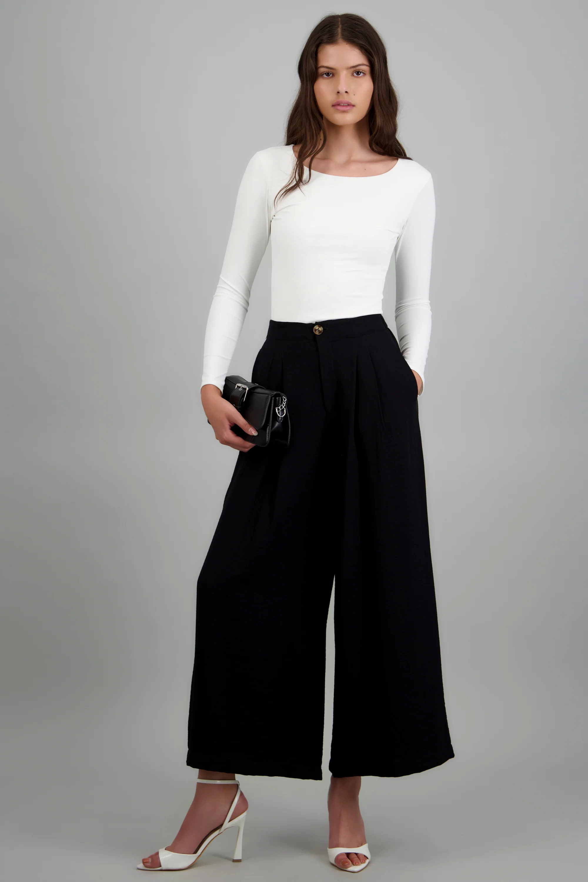 Pantalon wide detalle pinzas