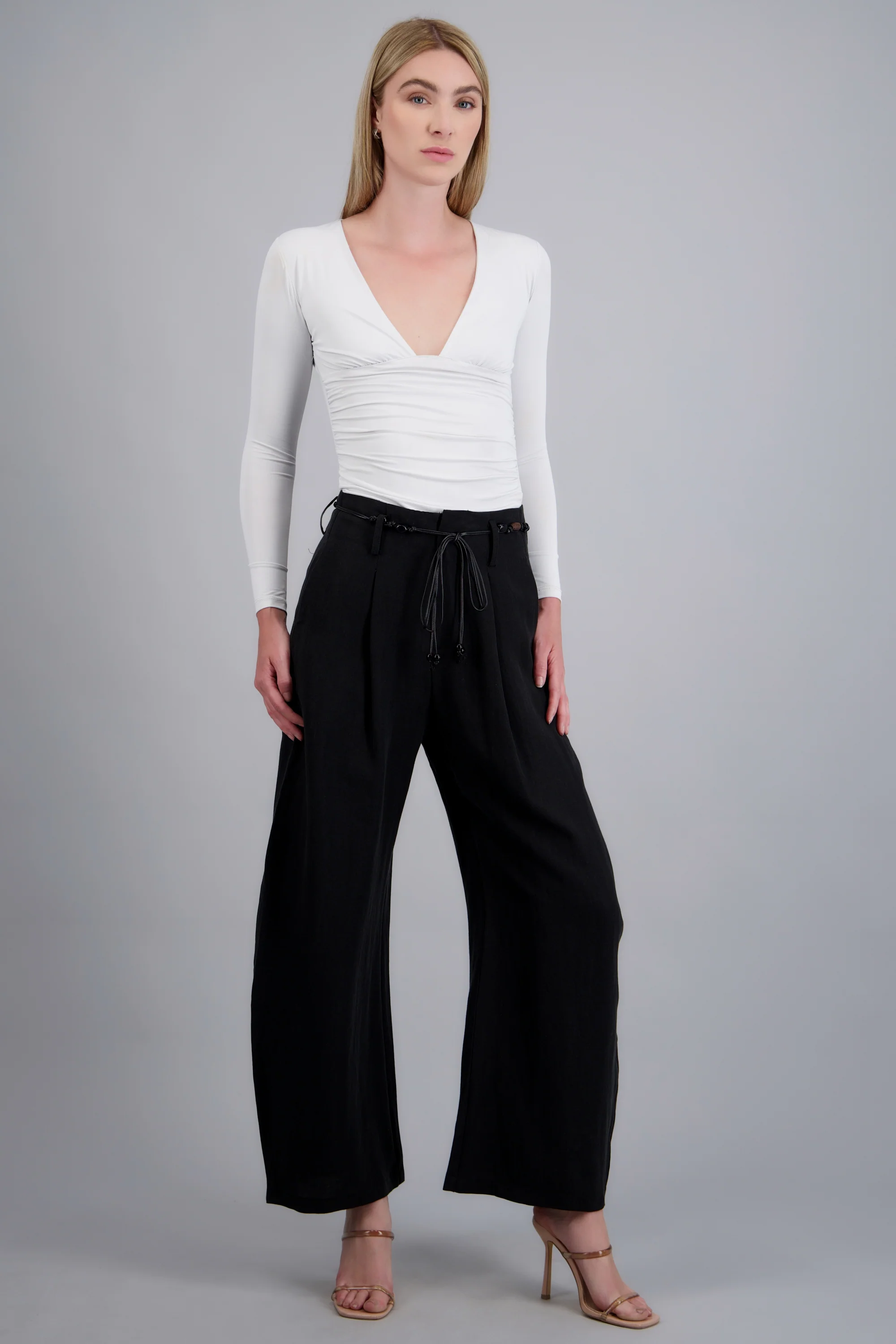 Pantalon wide leg detalle cinturon