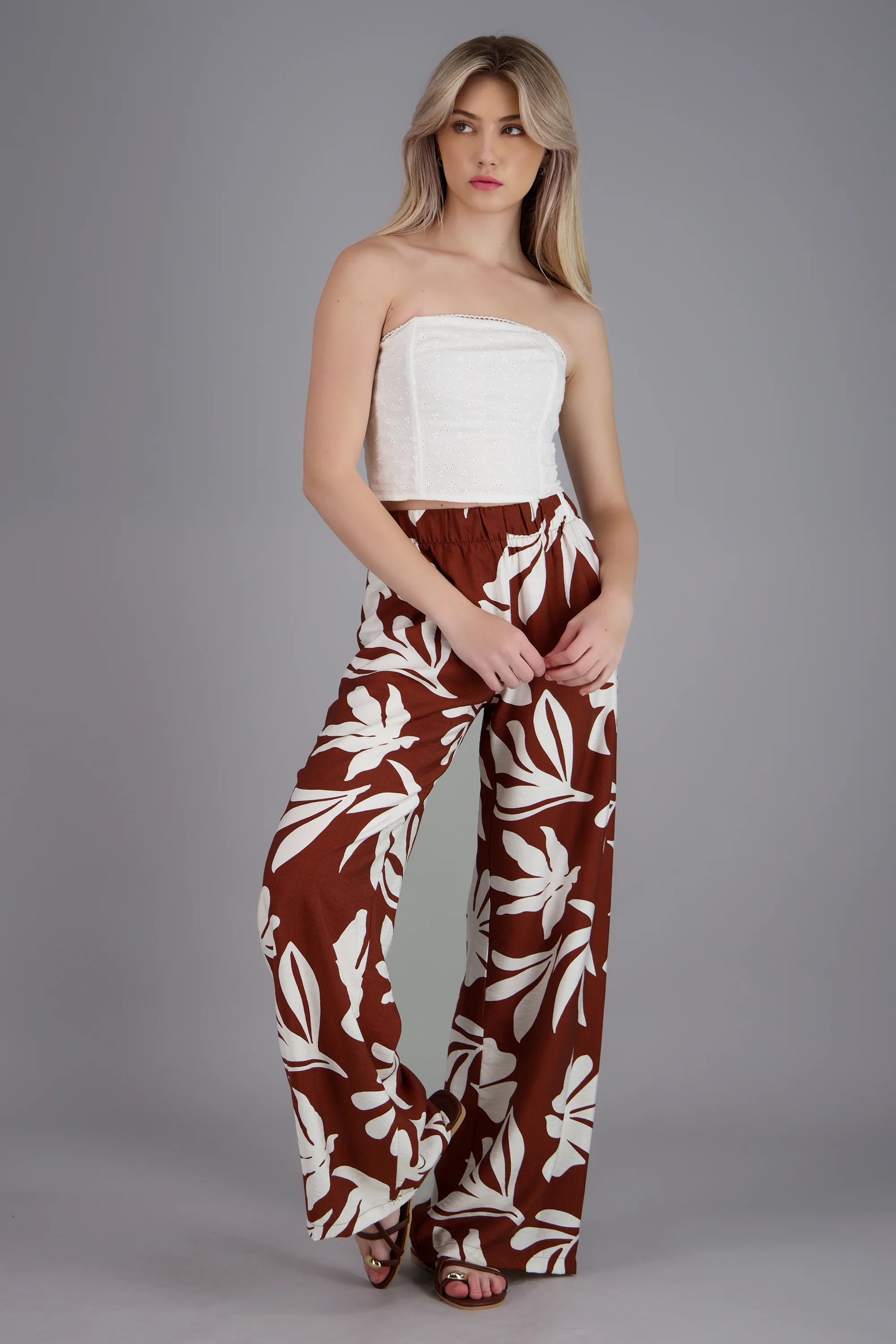 Pantalon wide leg estampado flores
