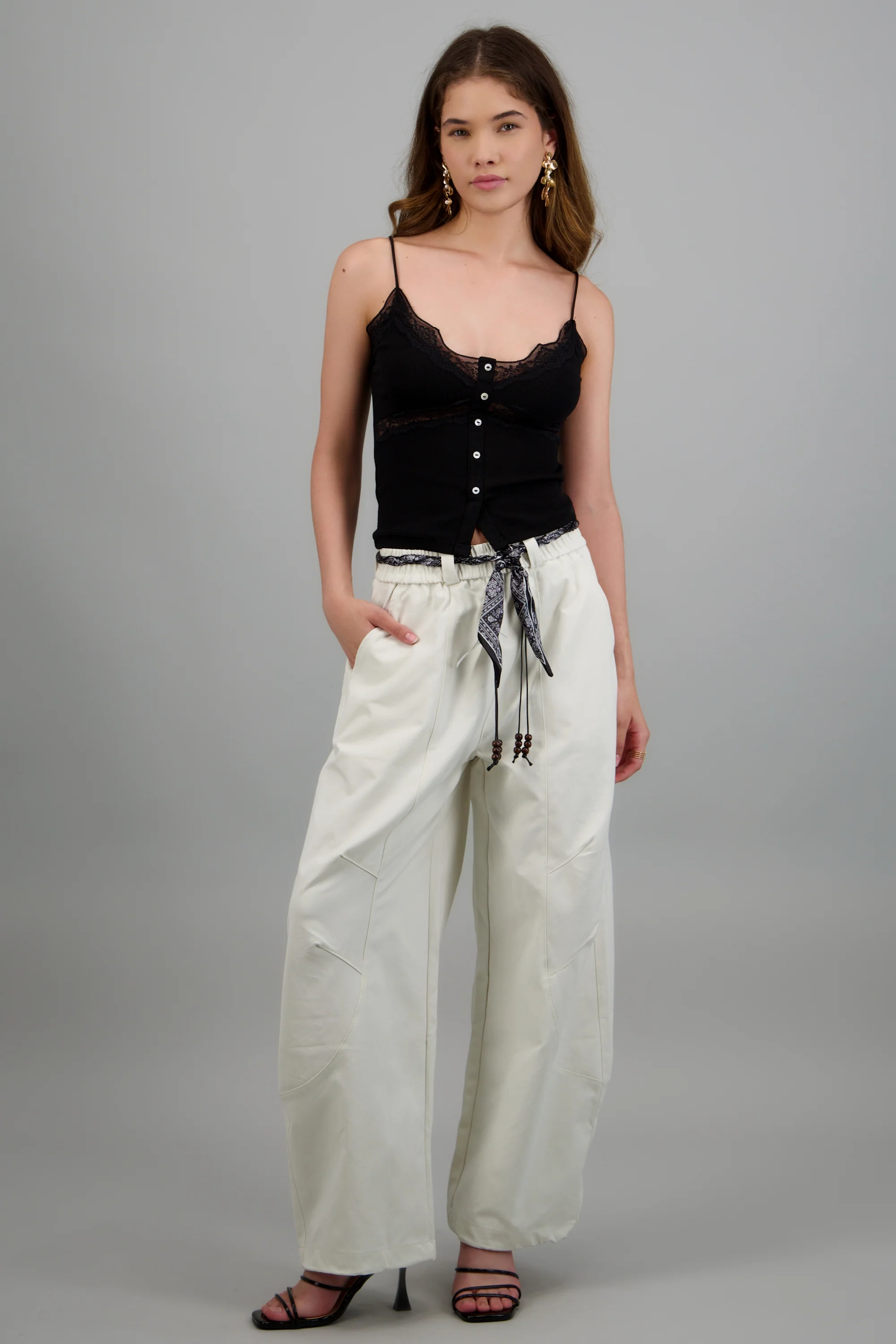 Pantalones amplios con cinturon