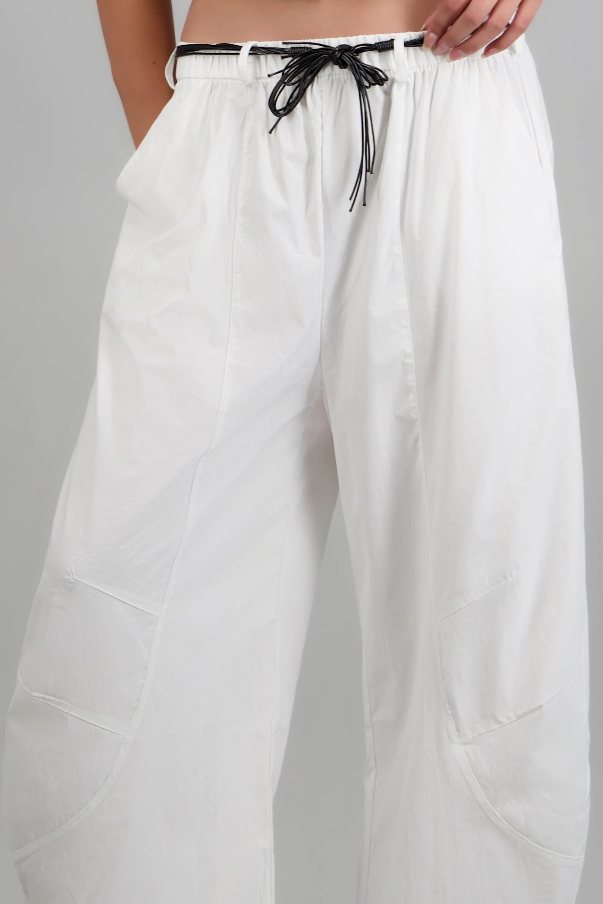 Pantalones barrel con cinto - Image 5