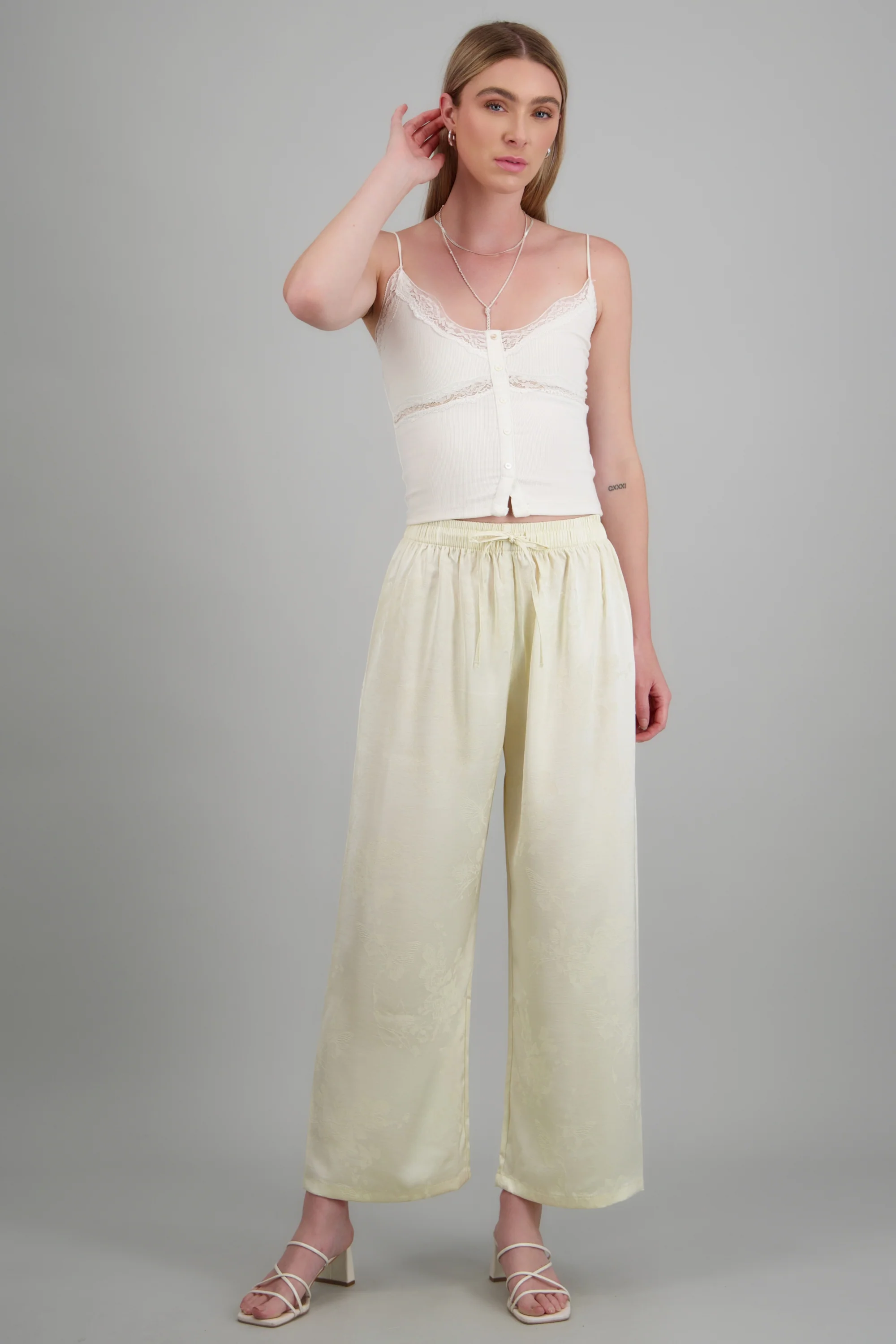 Pantalones con brocado ligeros - Image 2