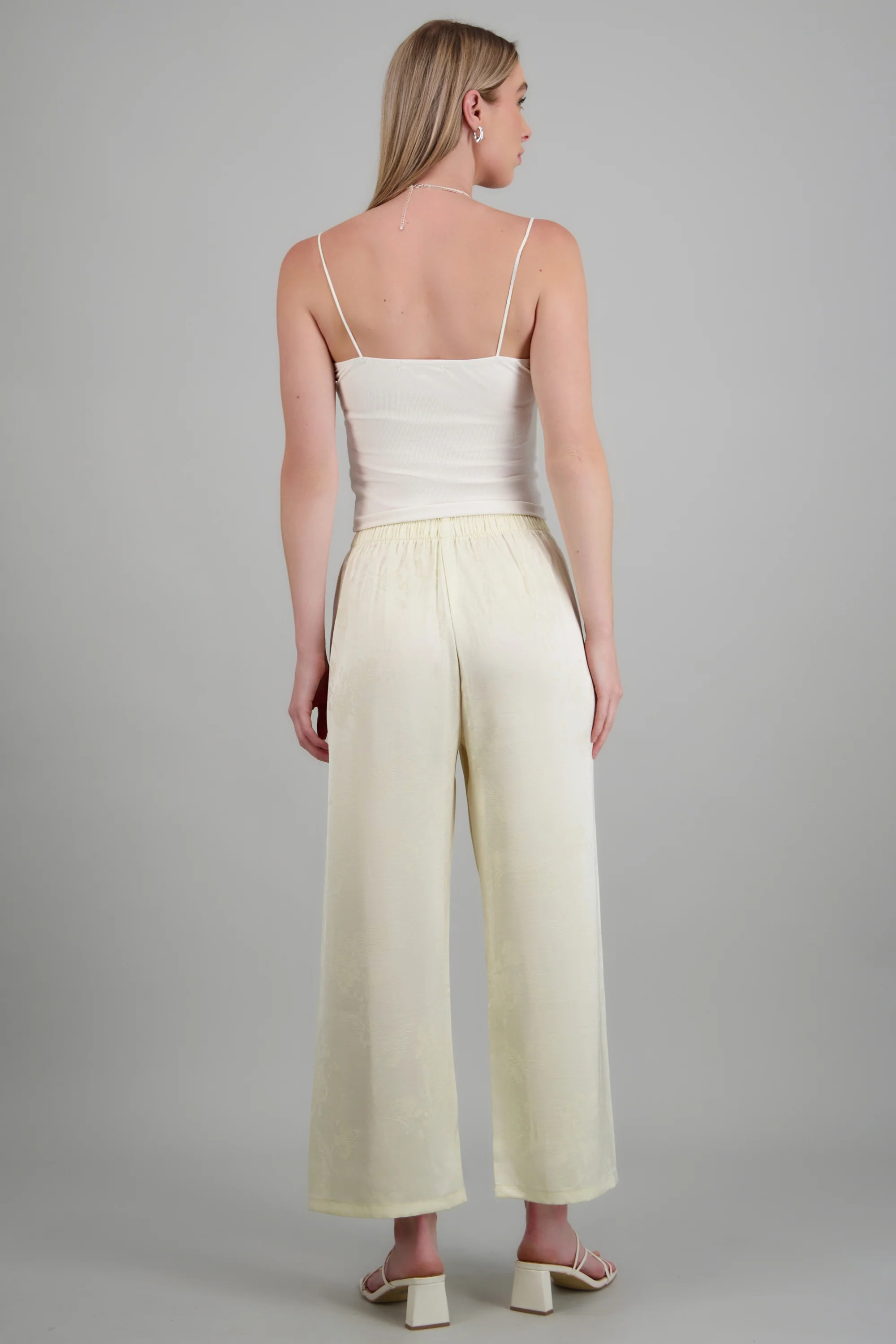 Pantalones con brocado ligeros - Image 4