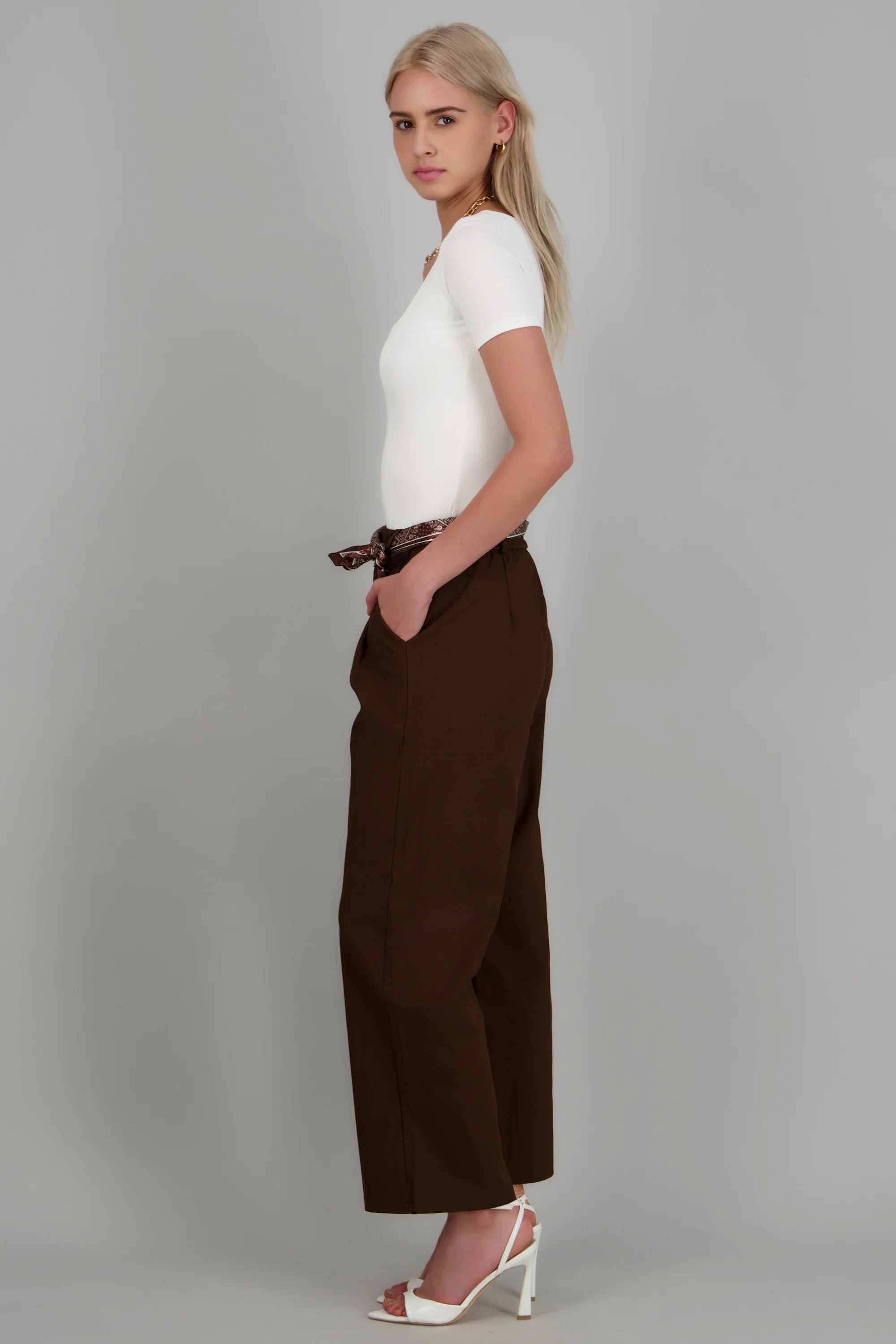 Pantalones con máscada - Image 4