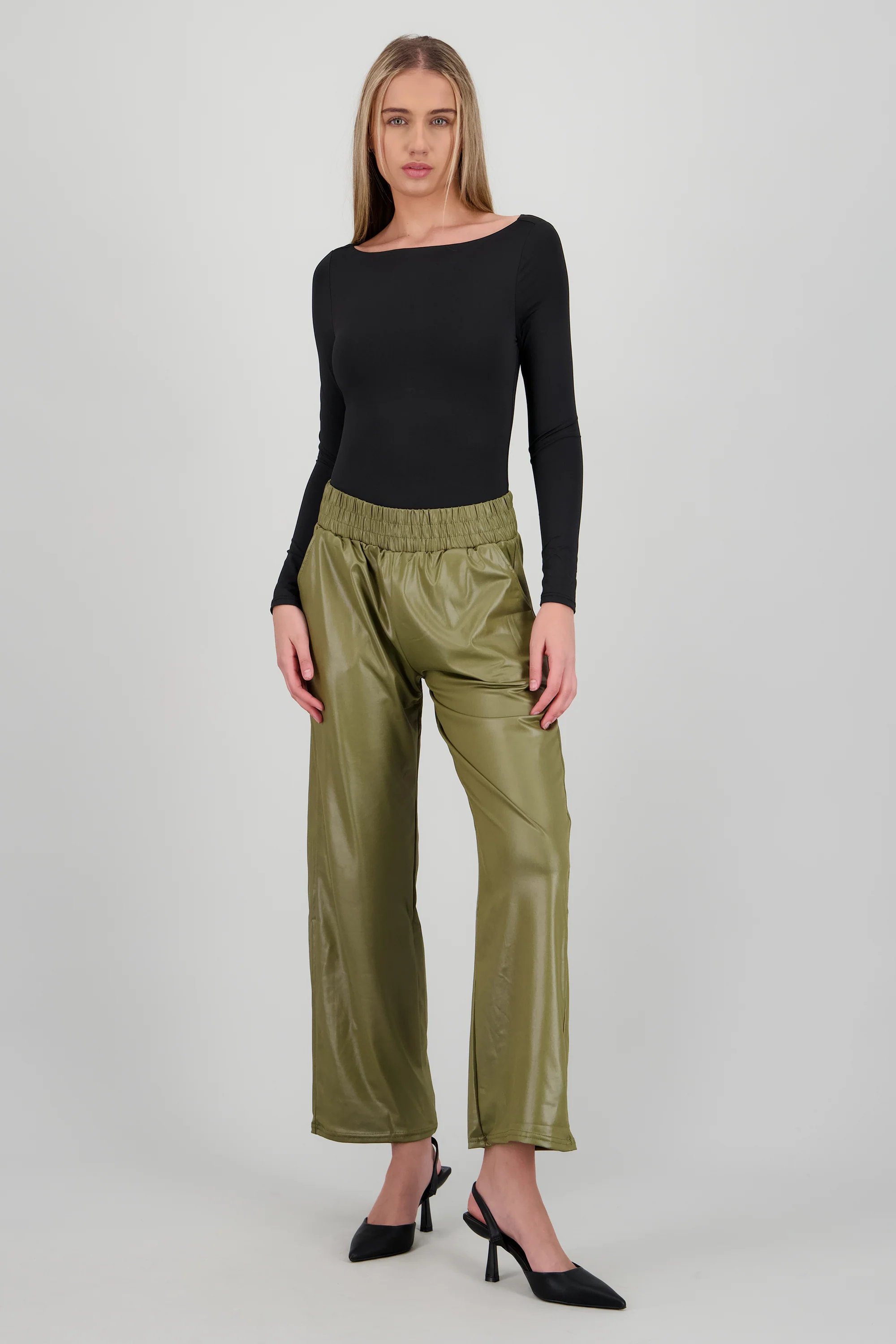 Pantalones efecto piel