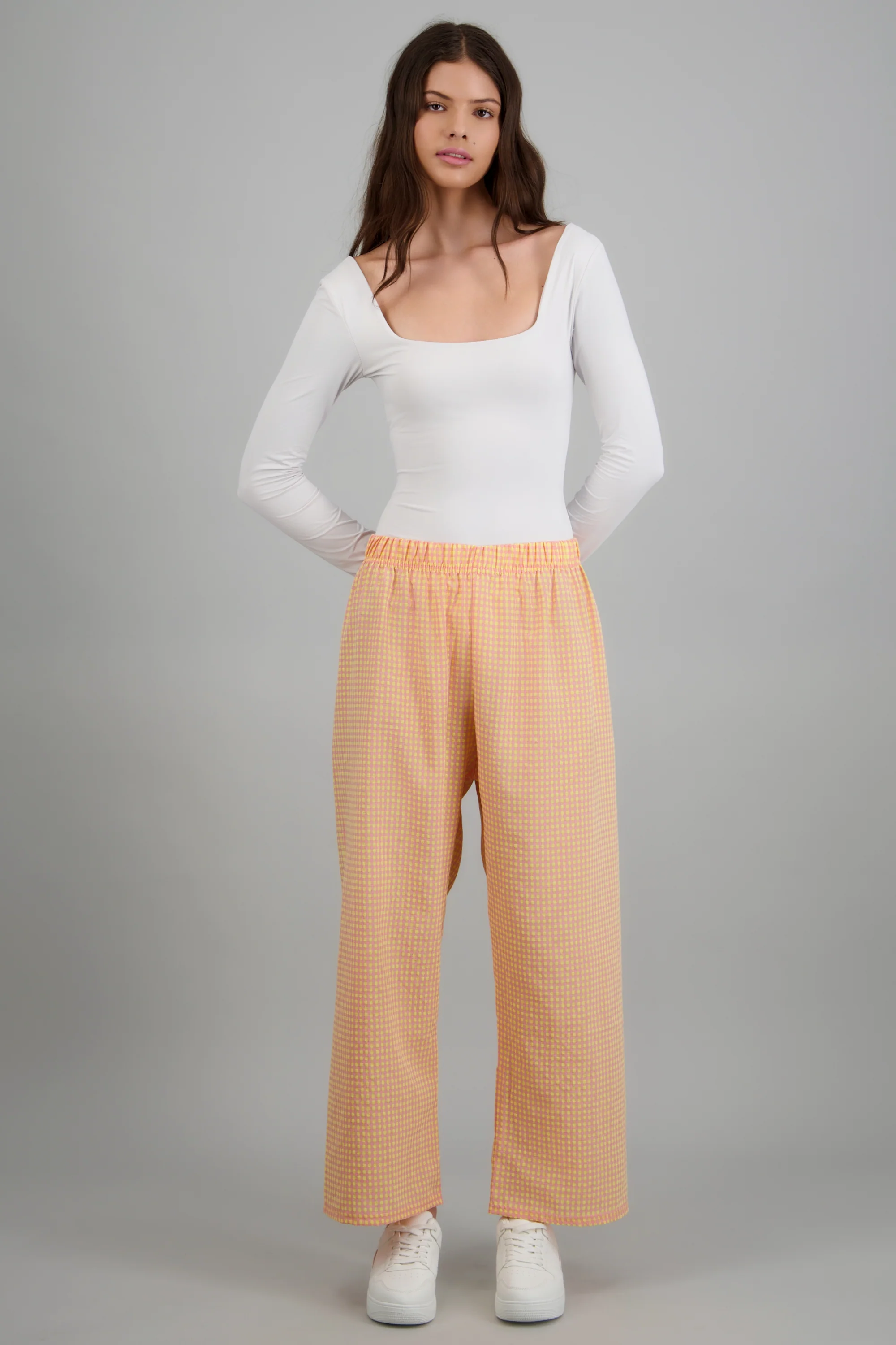 Pantalones mini cuadros pierna amplia