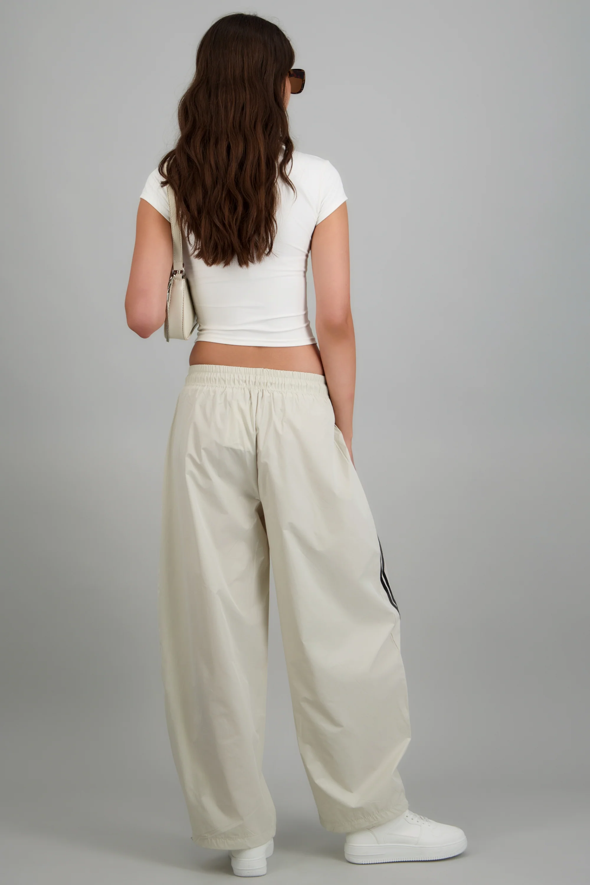 Pantalones rayas corte barrel - Image 9