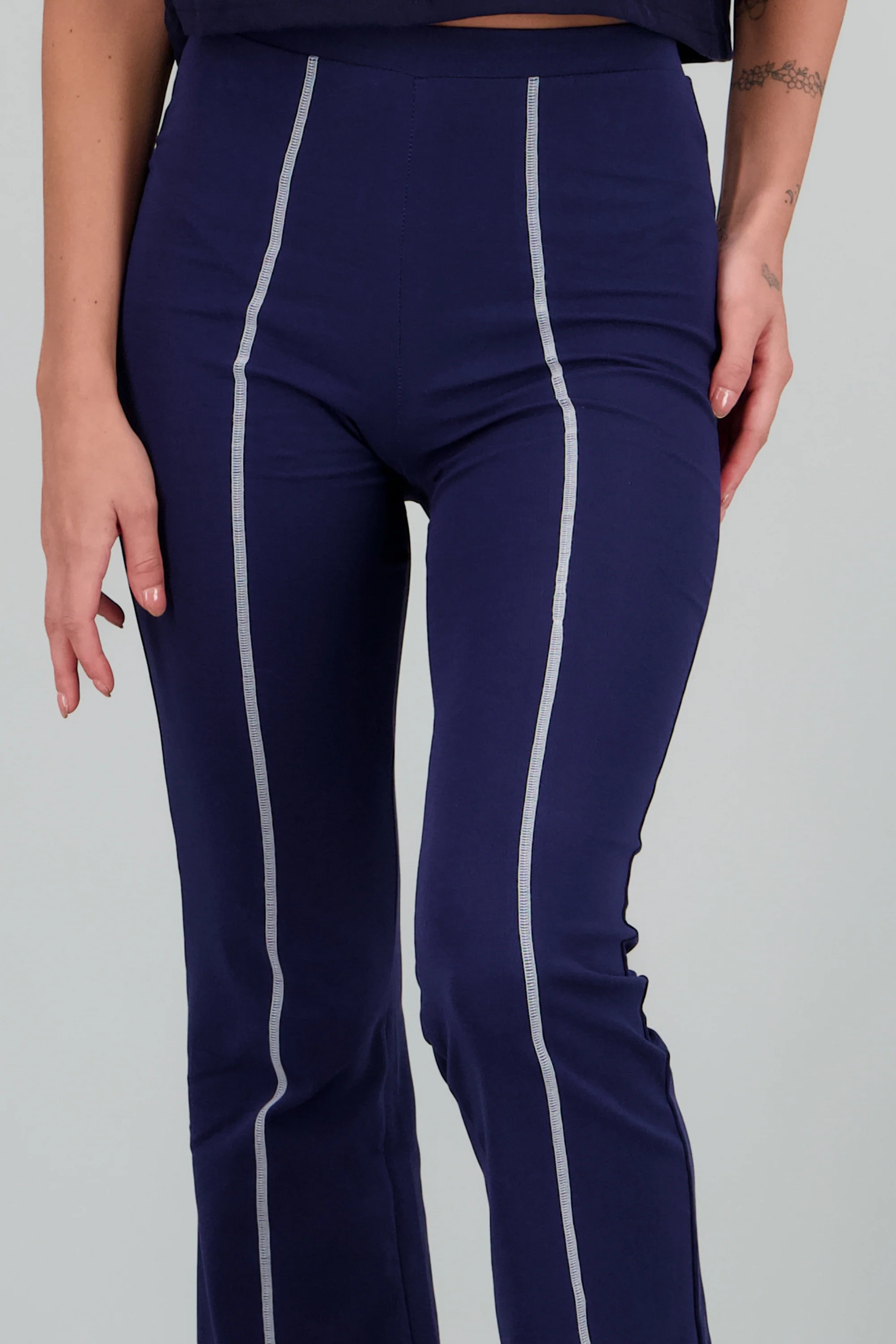 Pants detalle estrellas linea - Image 5