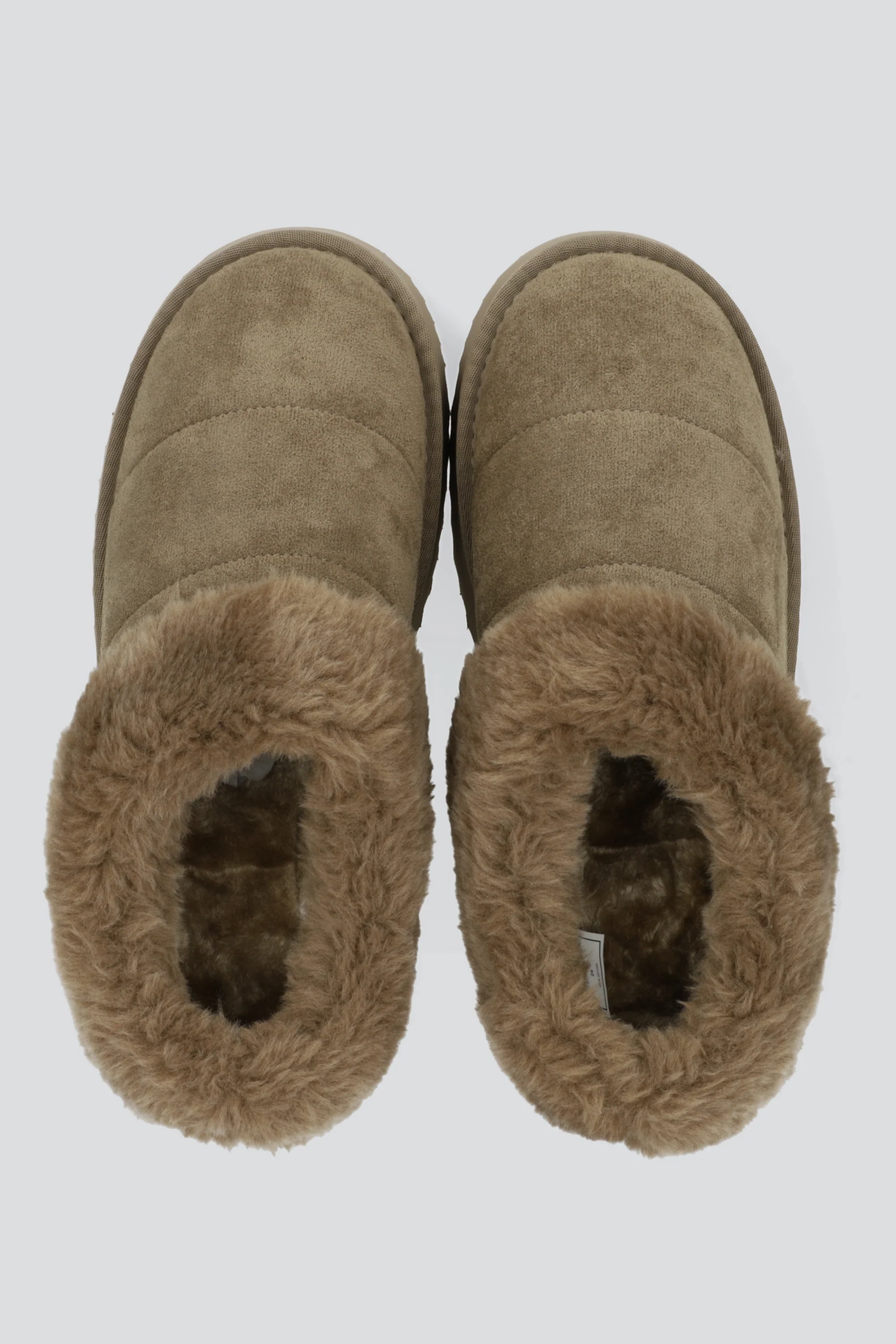 Pantufla mula peluda divicion - Image 3