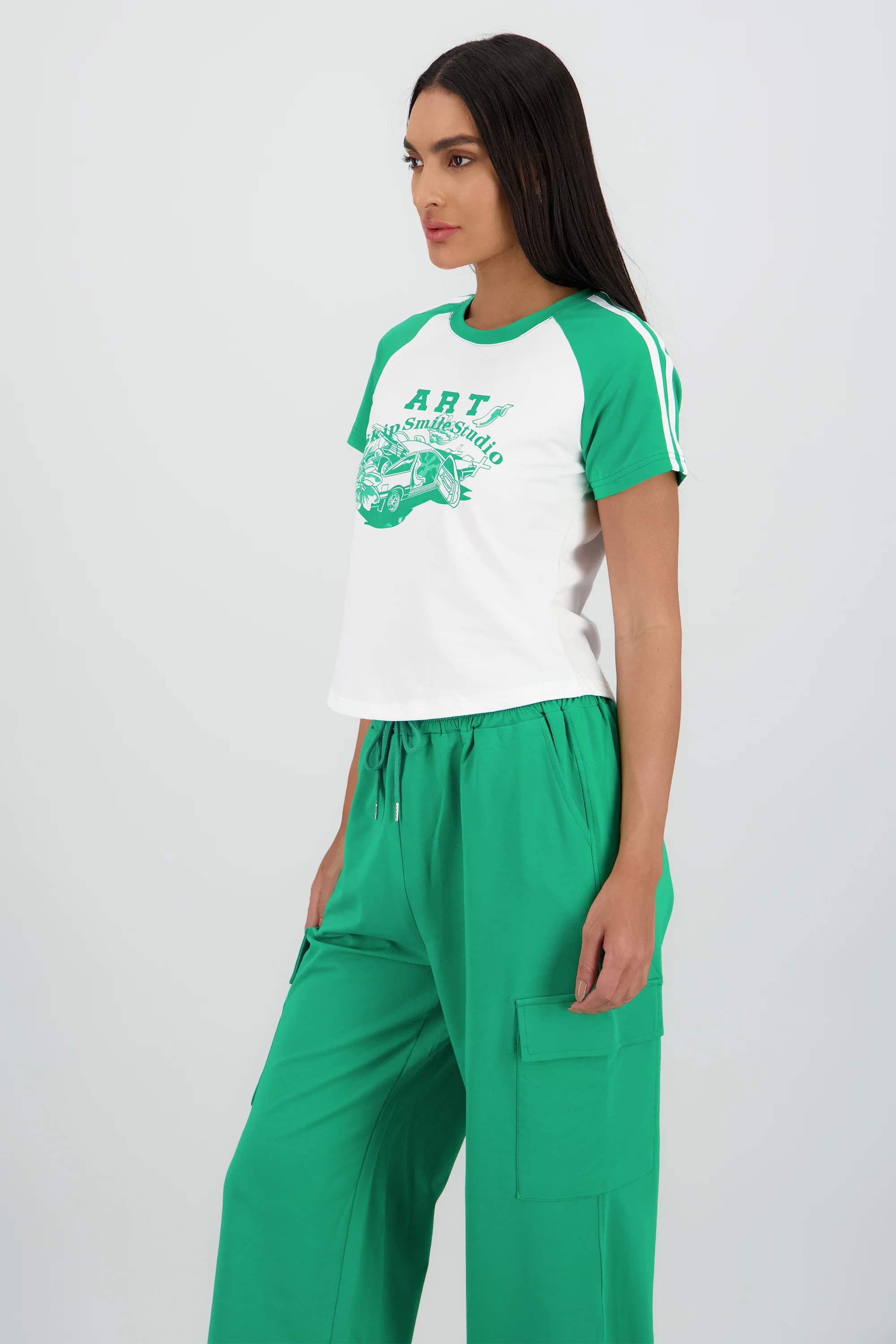Playera crop detalle estampado contraste mangas - Image 4