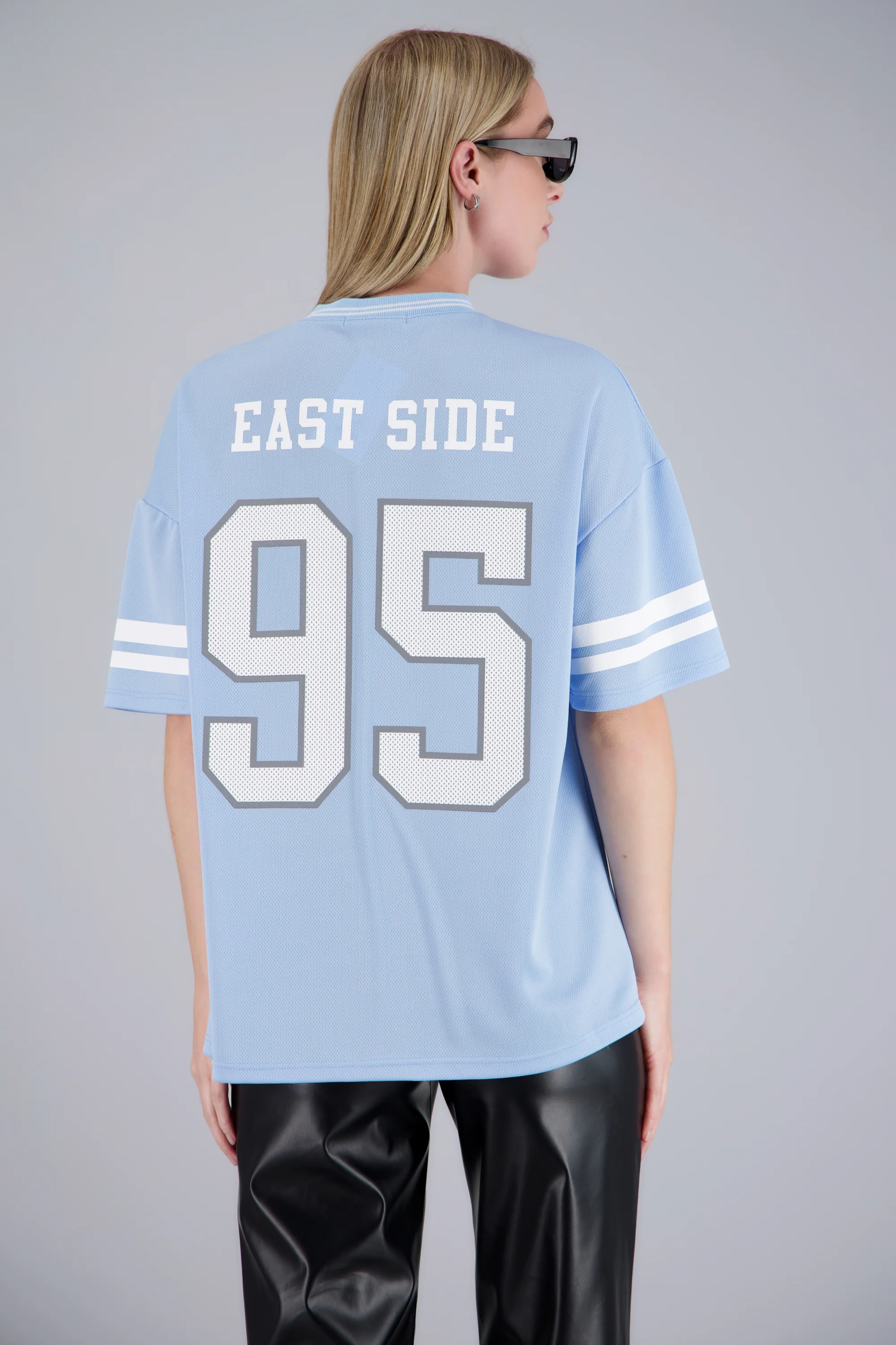 Playera deportiva estampado numeros - Image 4