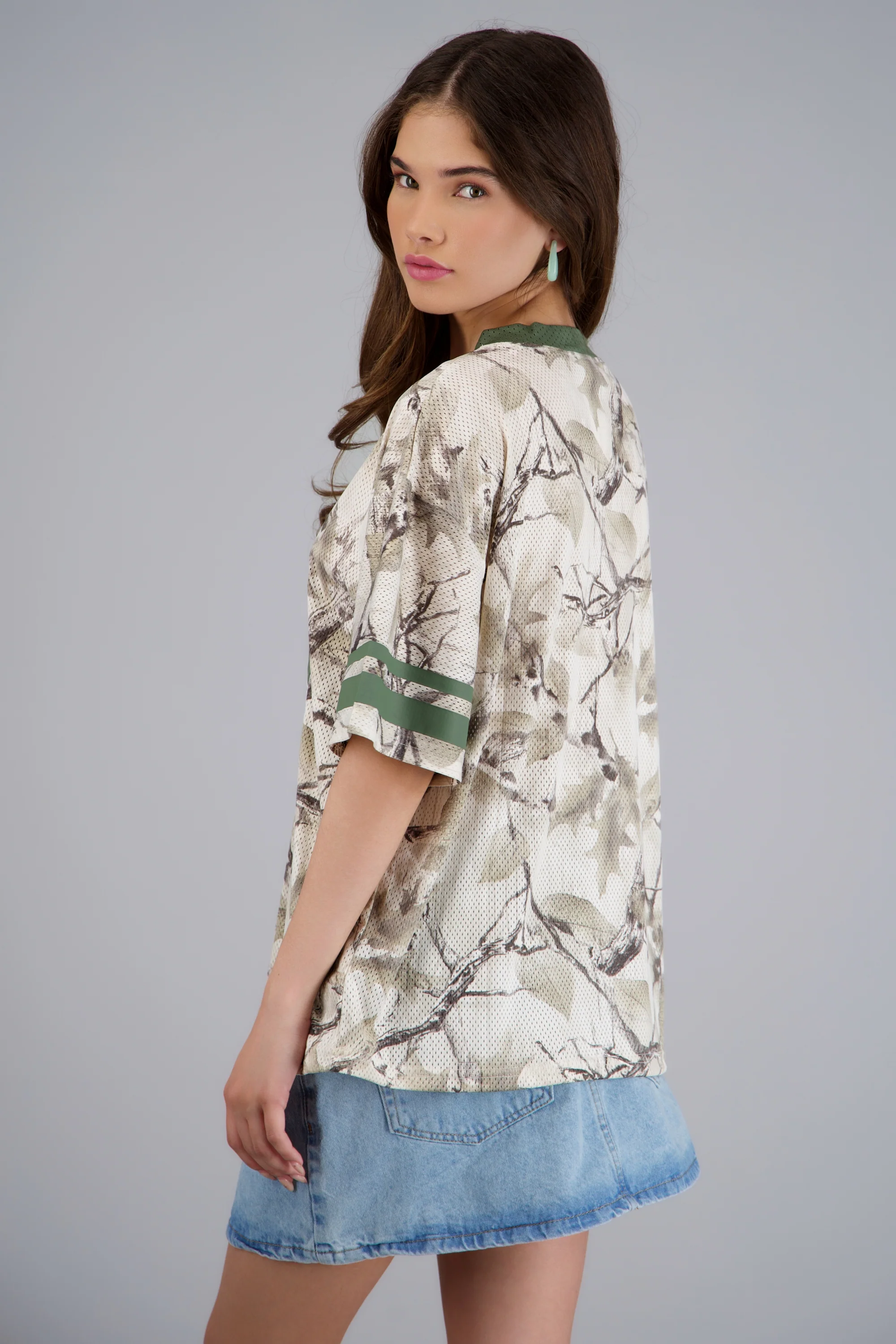 Playera jersey estampado contraste - Image 4