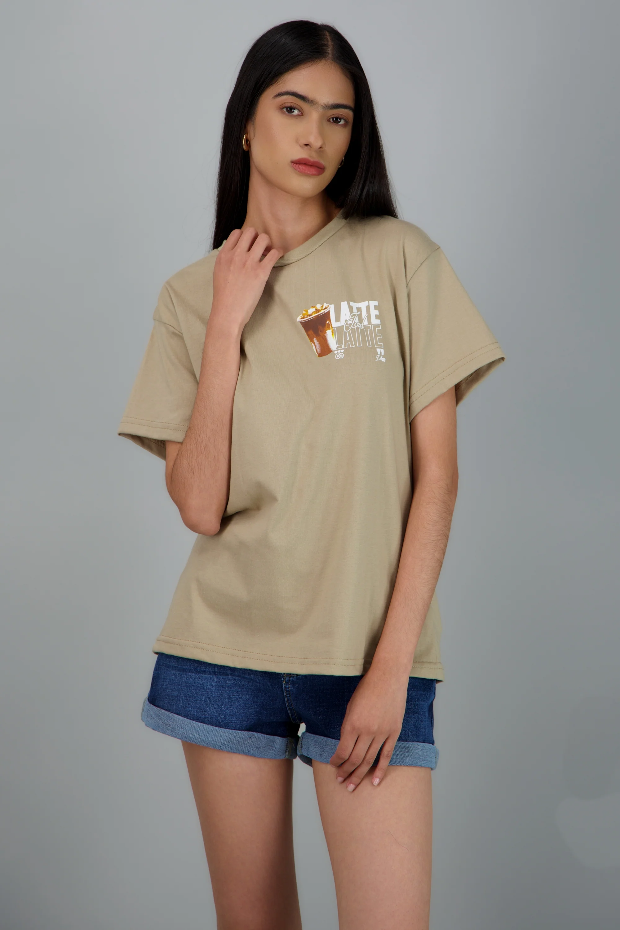 Playera manga corta estampado latte - Image 2