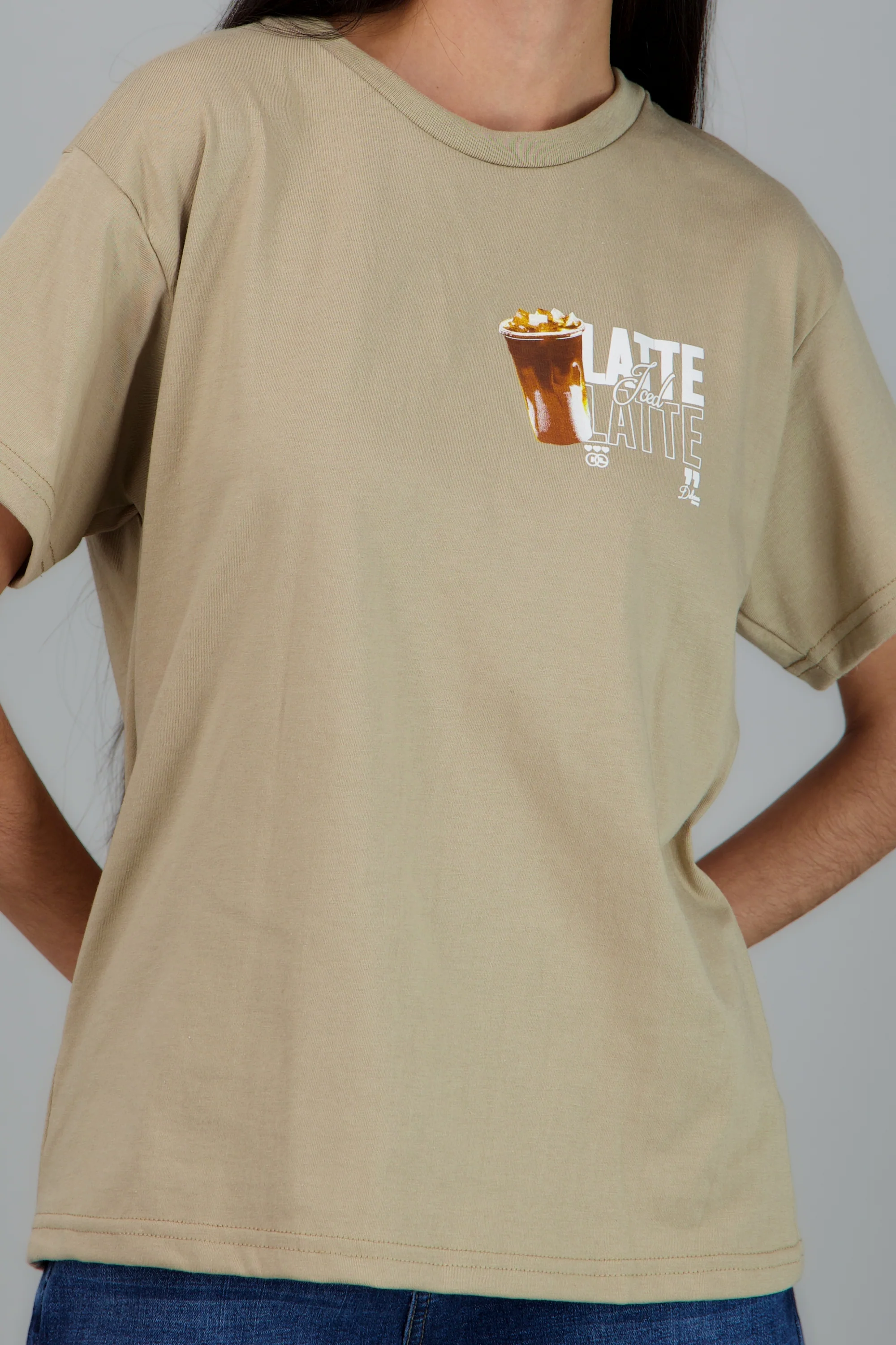 Playera manga corta estampado latte - Image 5