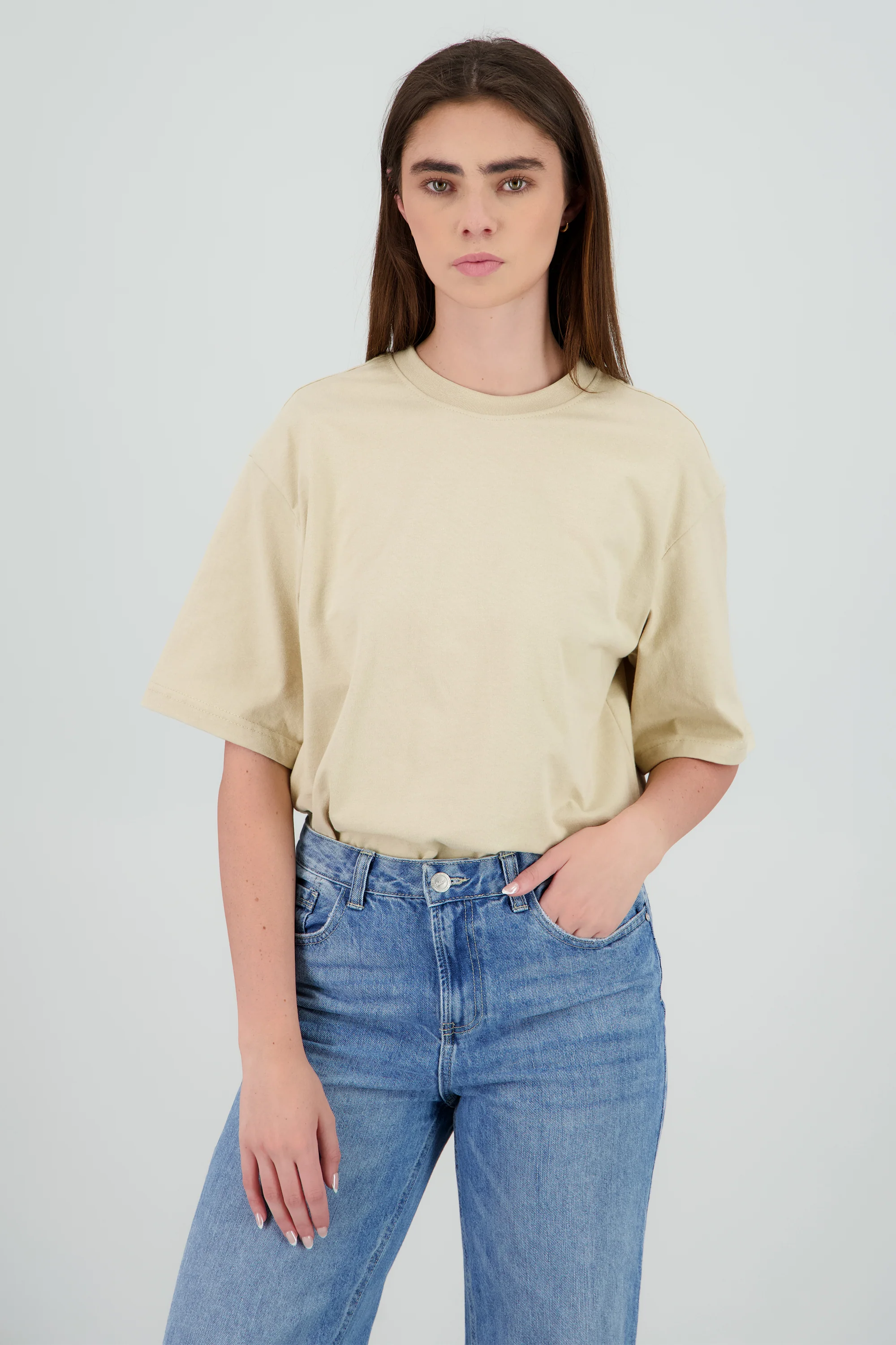 Playera manga corta lisa detalle cuello