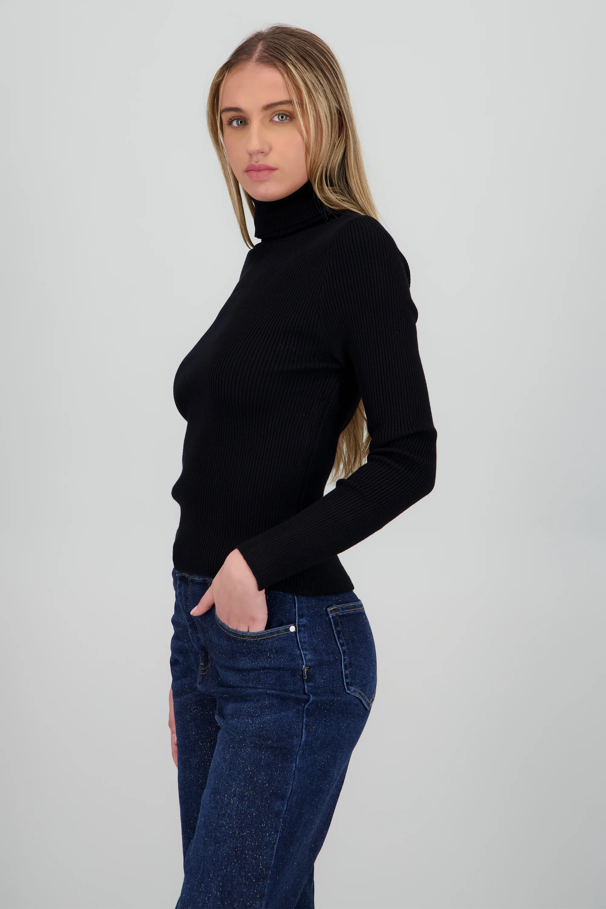 Sueter acanalado con cuello alto - Image 3