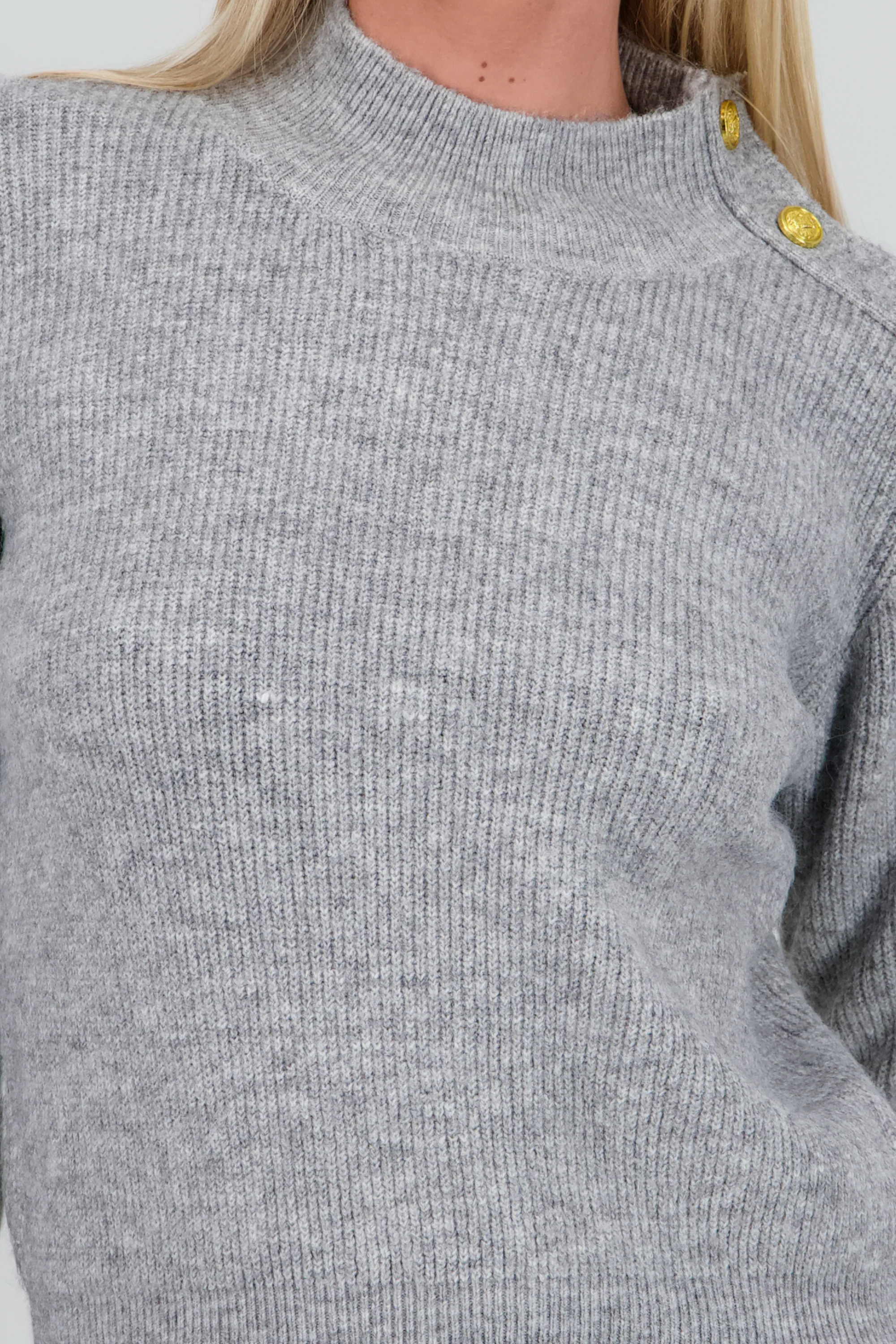 sueter cuello medio detalle botones - Image 5