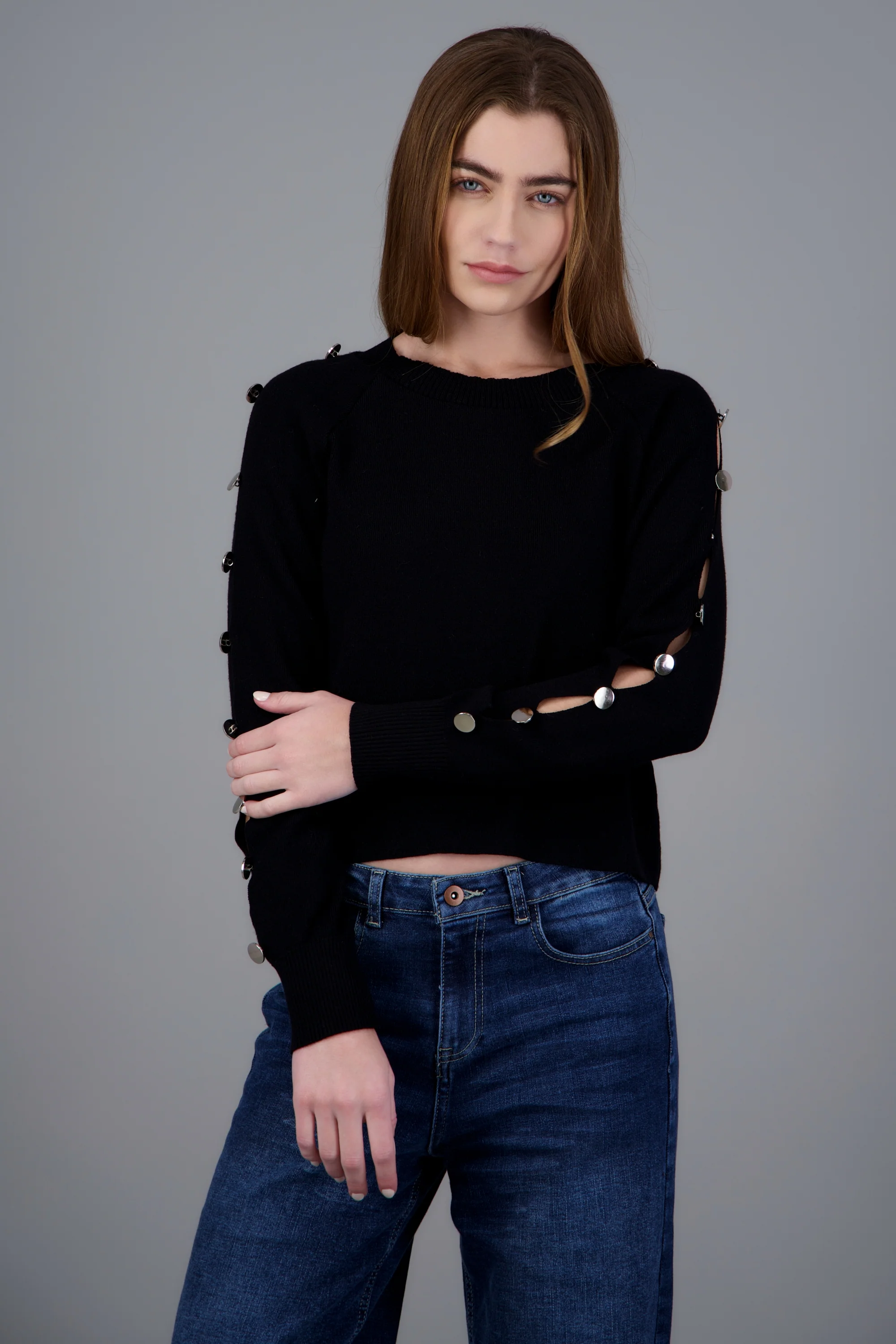 Sueter ligero con aberturas en mangas