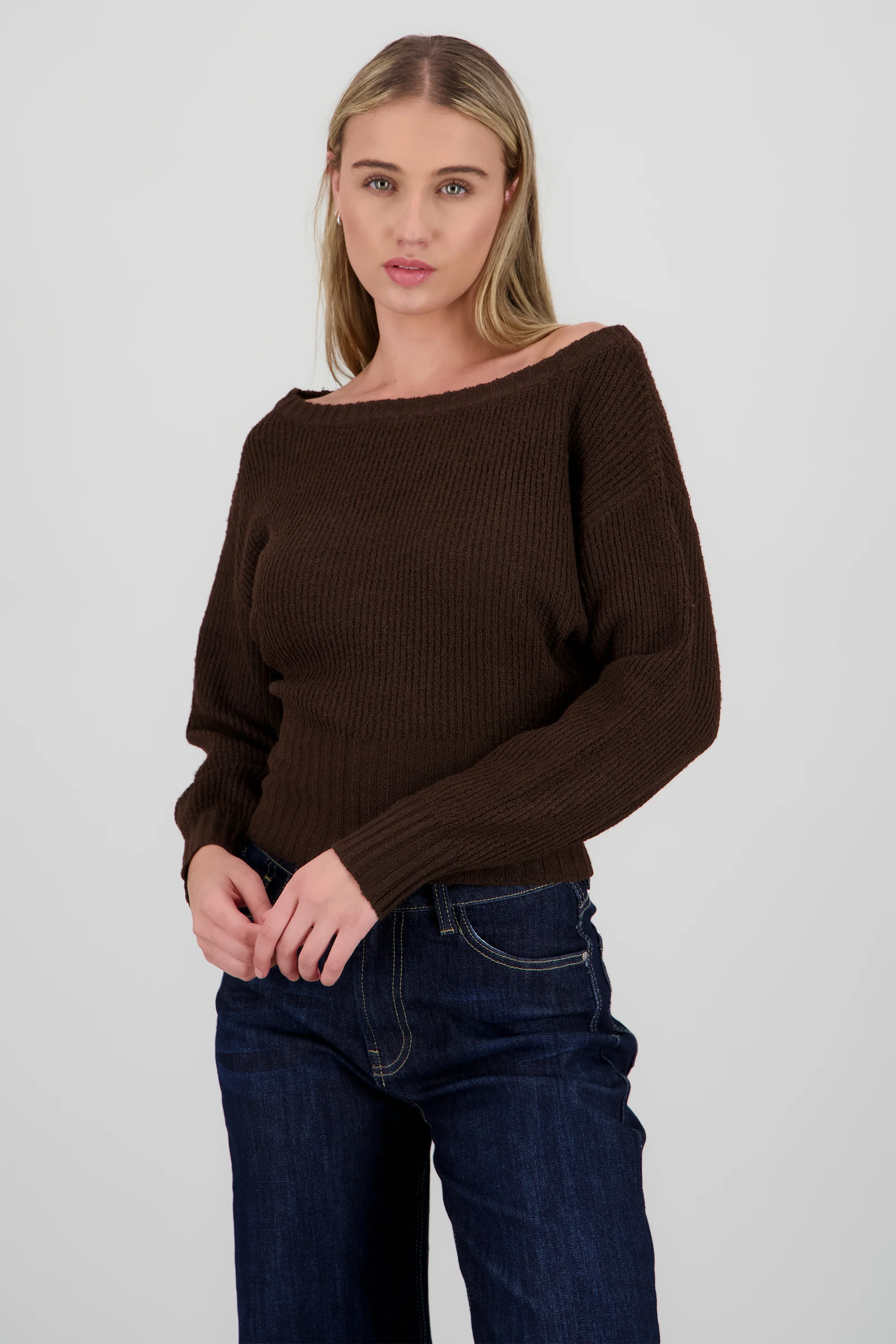 Sueter tejido detalle cuello barco