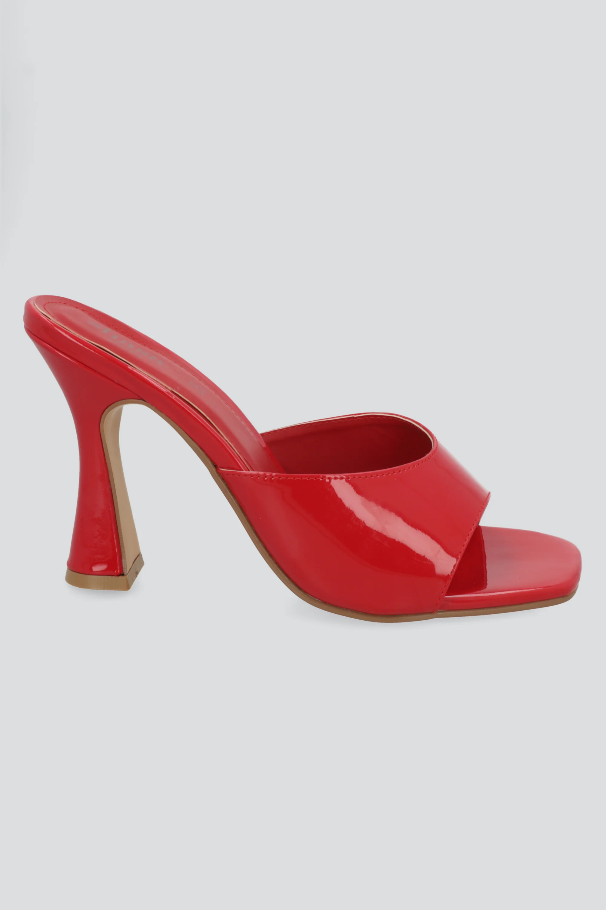 Tacon peep toe charol