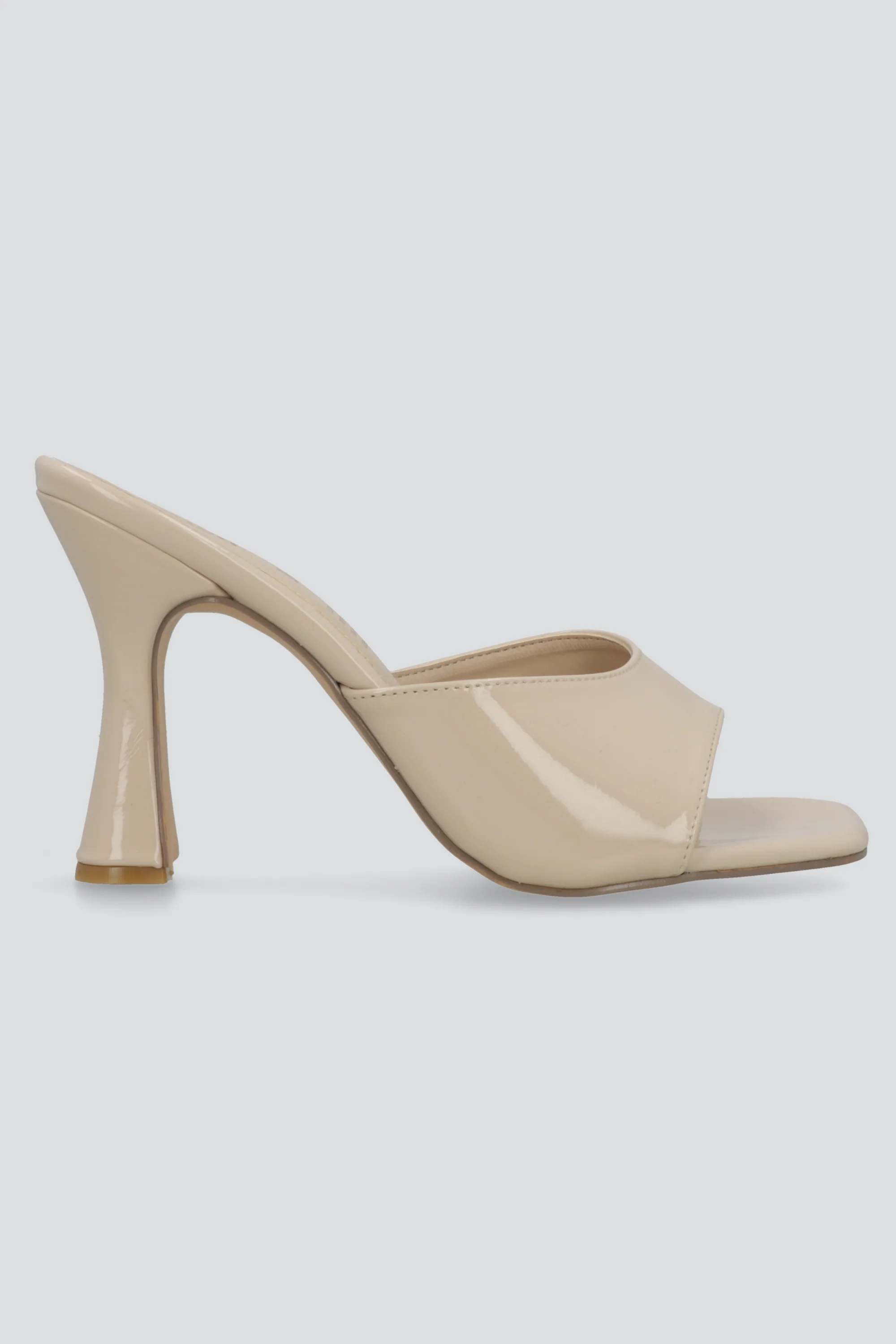 Tacon peep toe charol