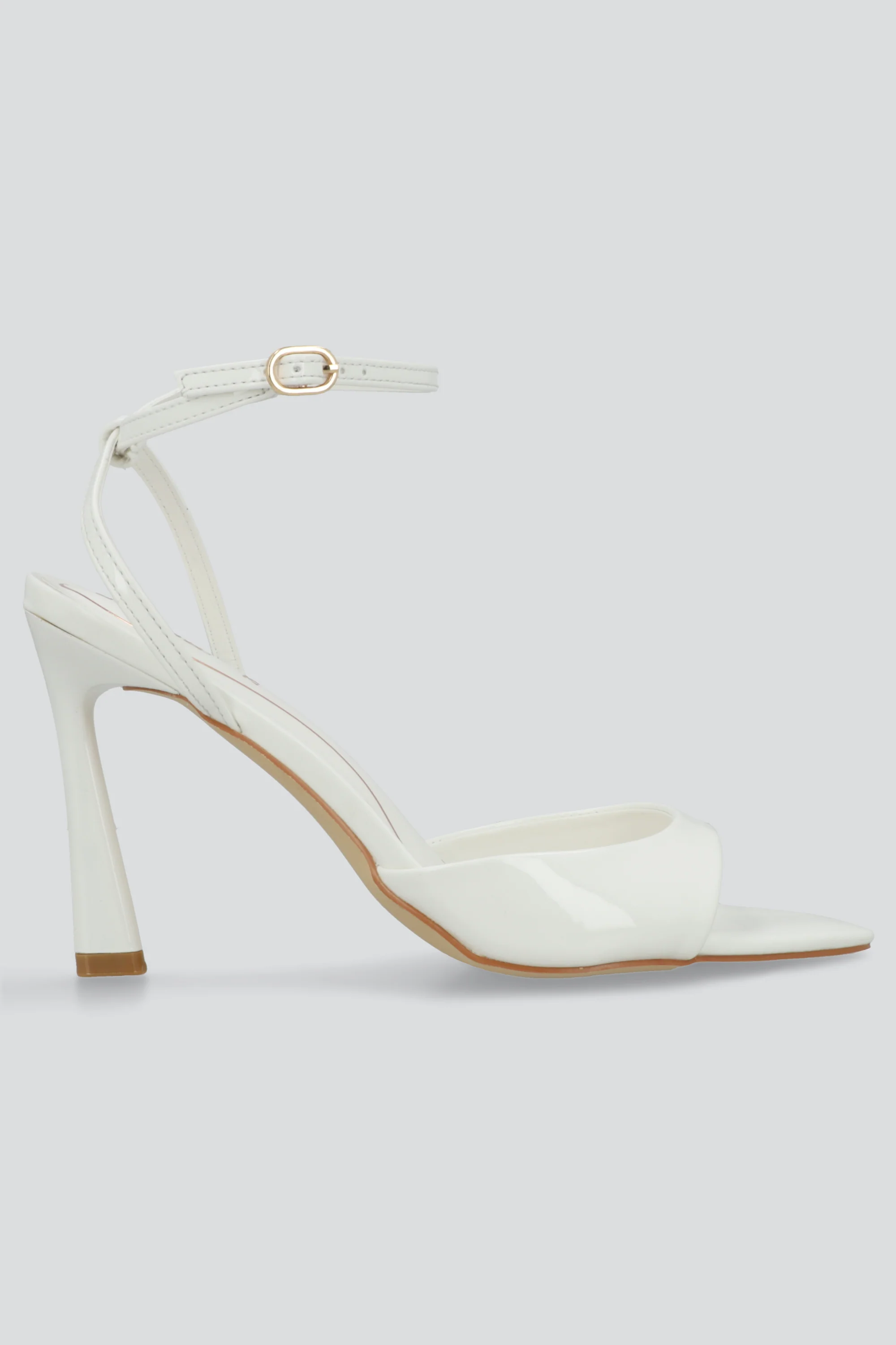 Tacon puntal charol peep toe tiras