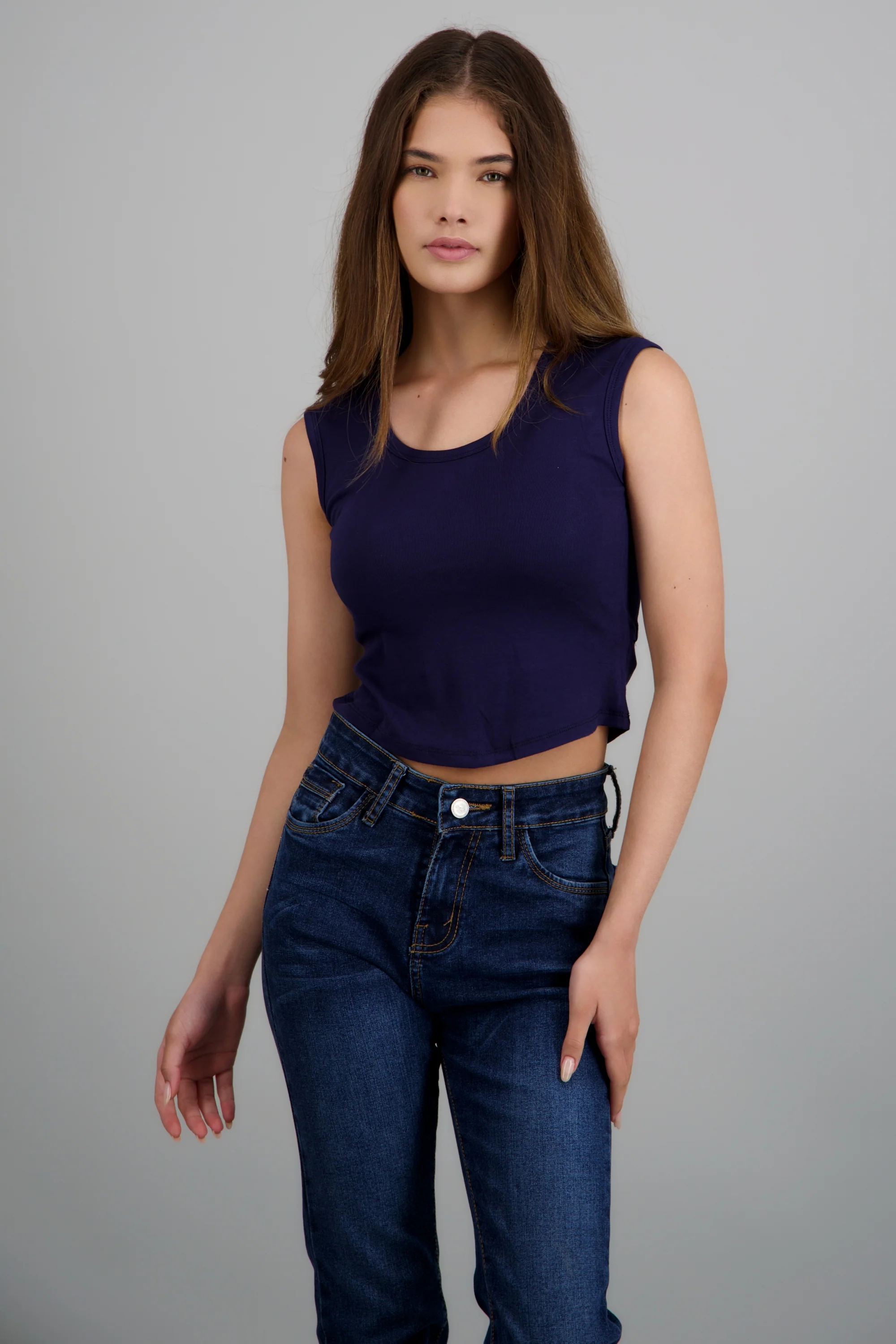 Tank top cuello redondo detalle copas - Image 2