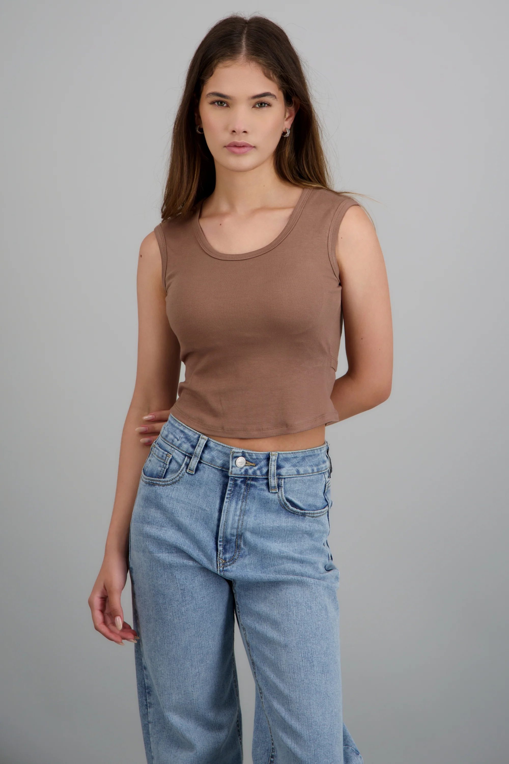Tank top cuello redondo detalle copas