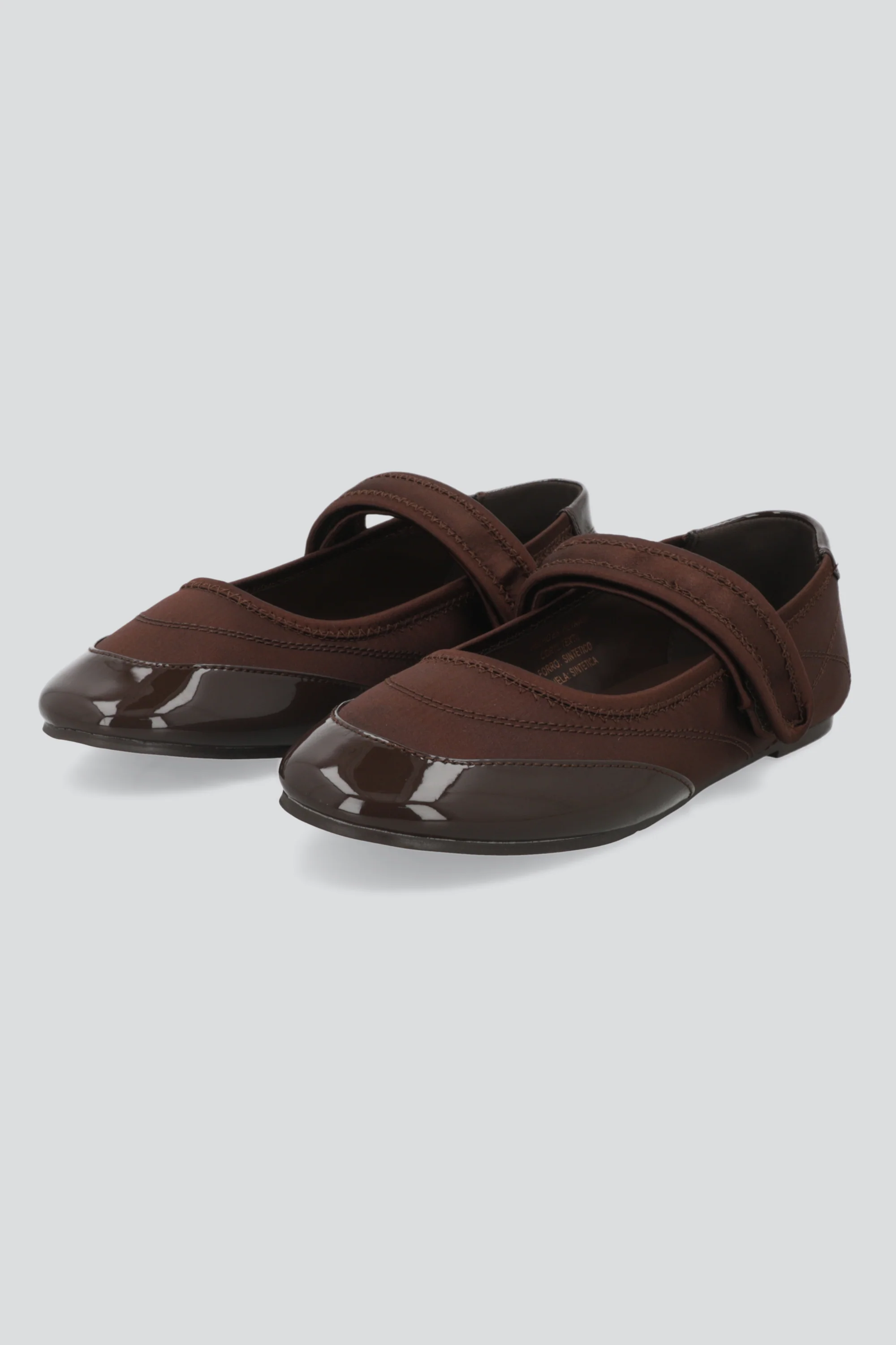 Tenis flat contraste satin y charol - Image 4