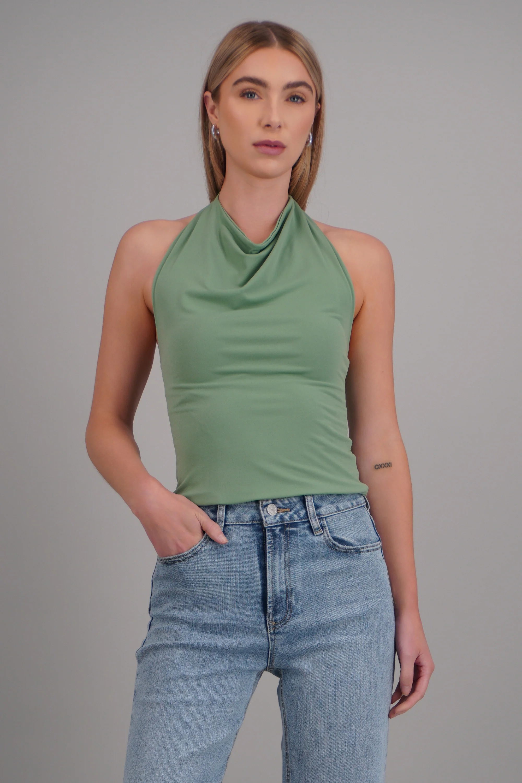 Top cuello cascada halter