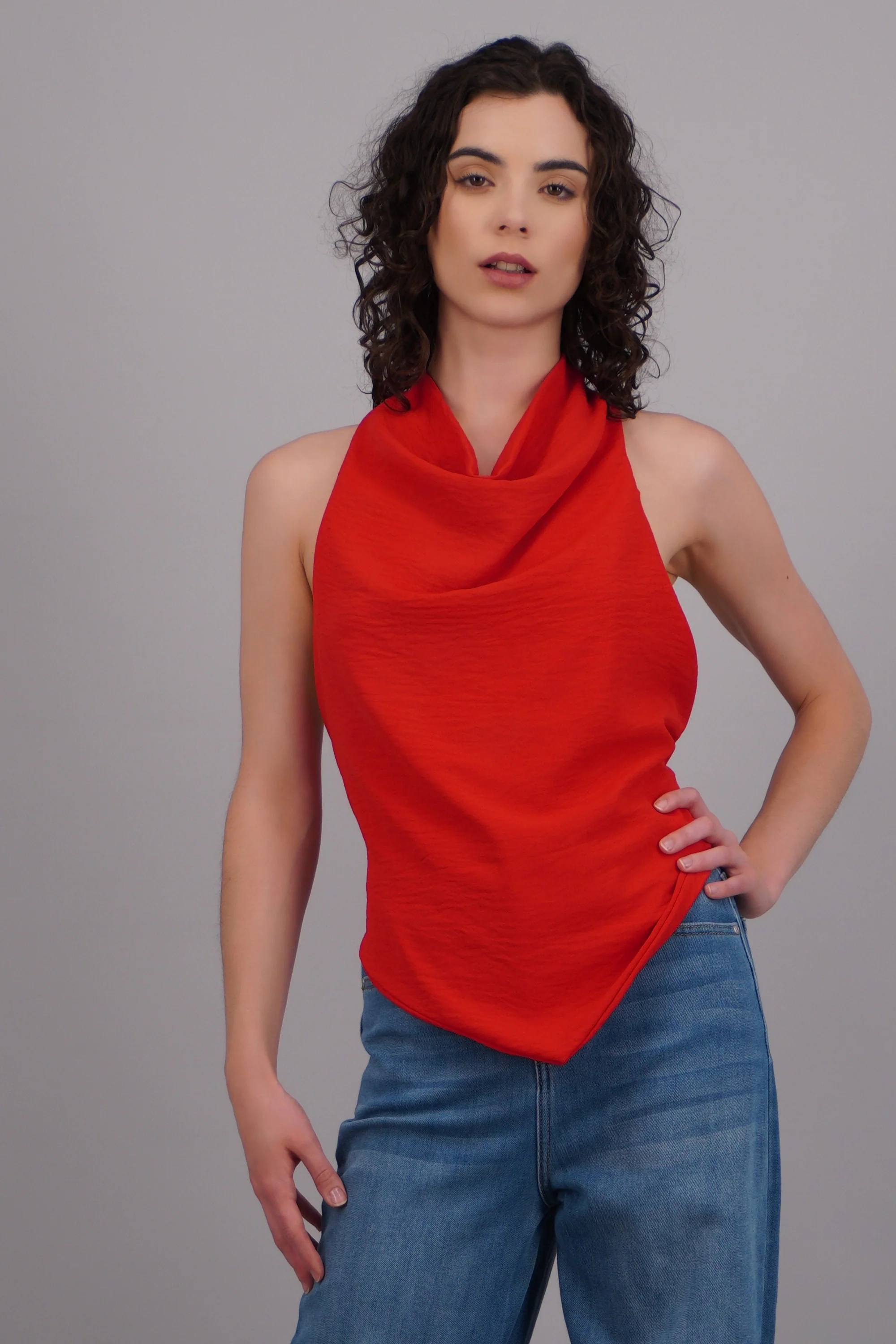 Top cuello halter asimetrico - Image 3