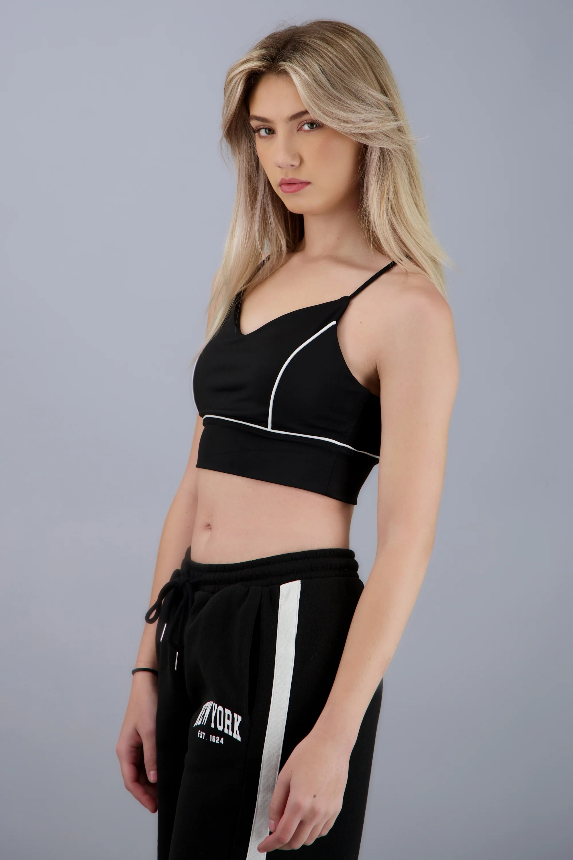 Top deportivo con contraste - Image 3