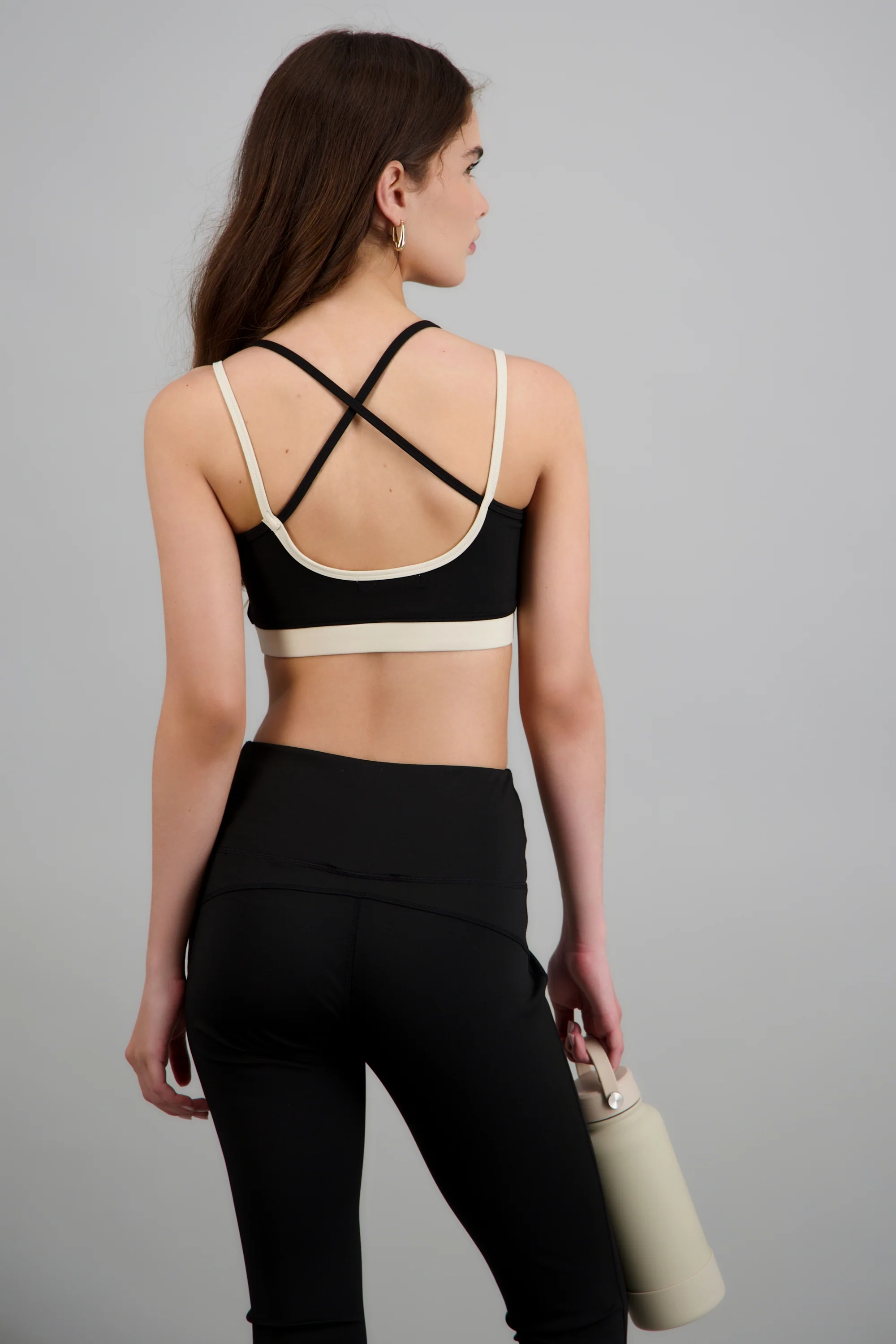 Top deportivo en contraste - Image 2