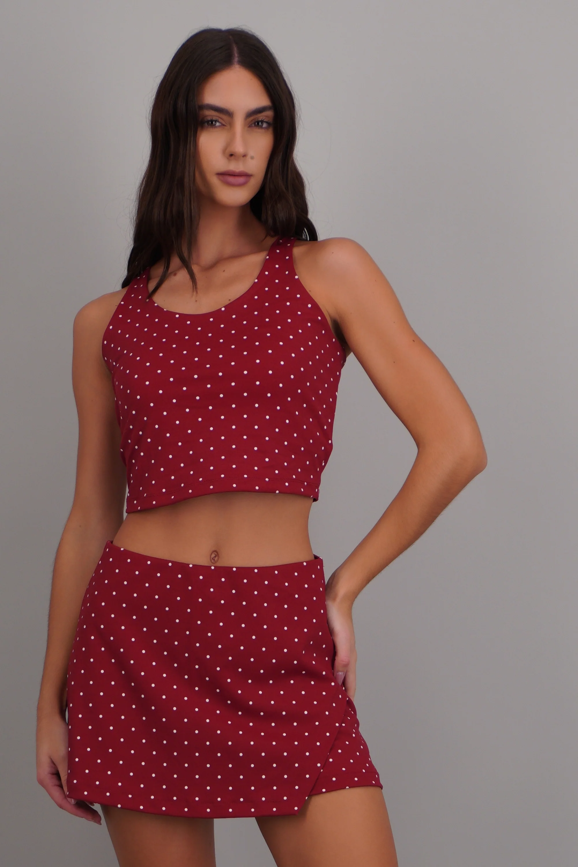 Top deportivo espalda cruzada polka dots - Image 3