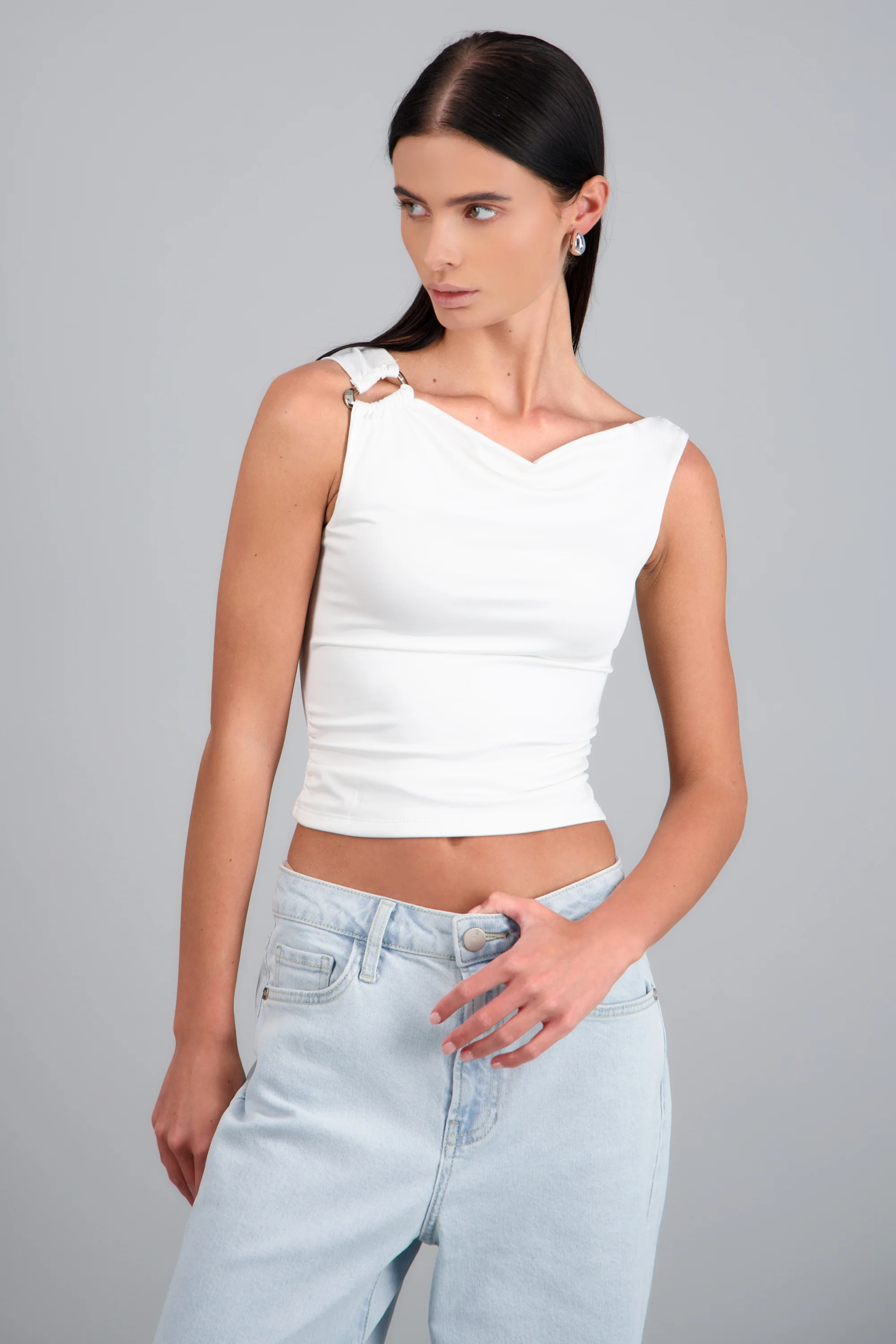 Top drapeado con detalle argolla - Image 2