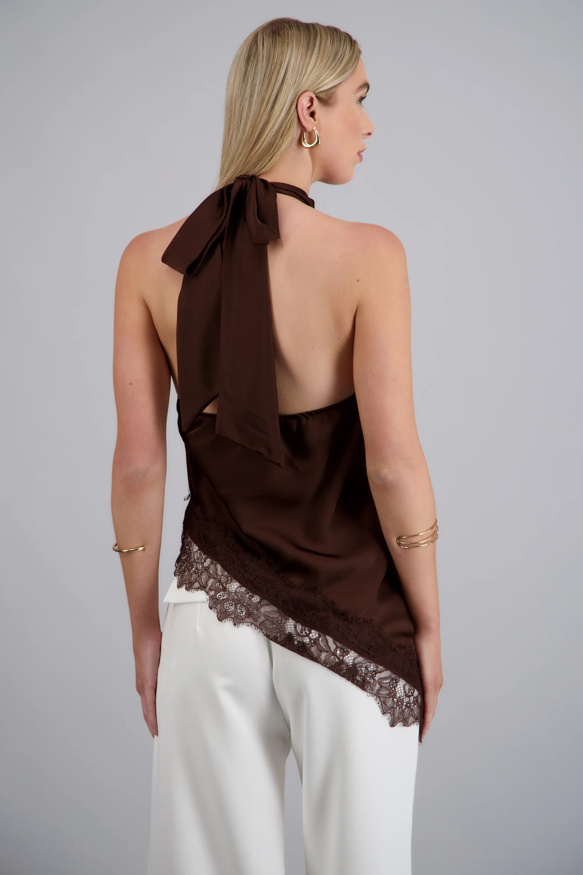 Top halter amarre satinado detalle encaje - Image 4