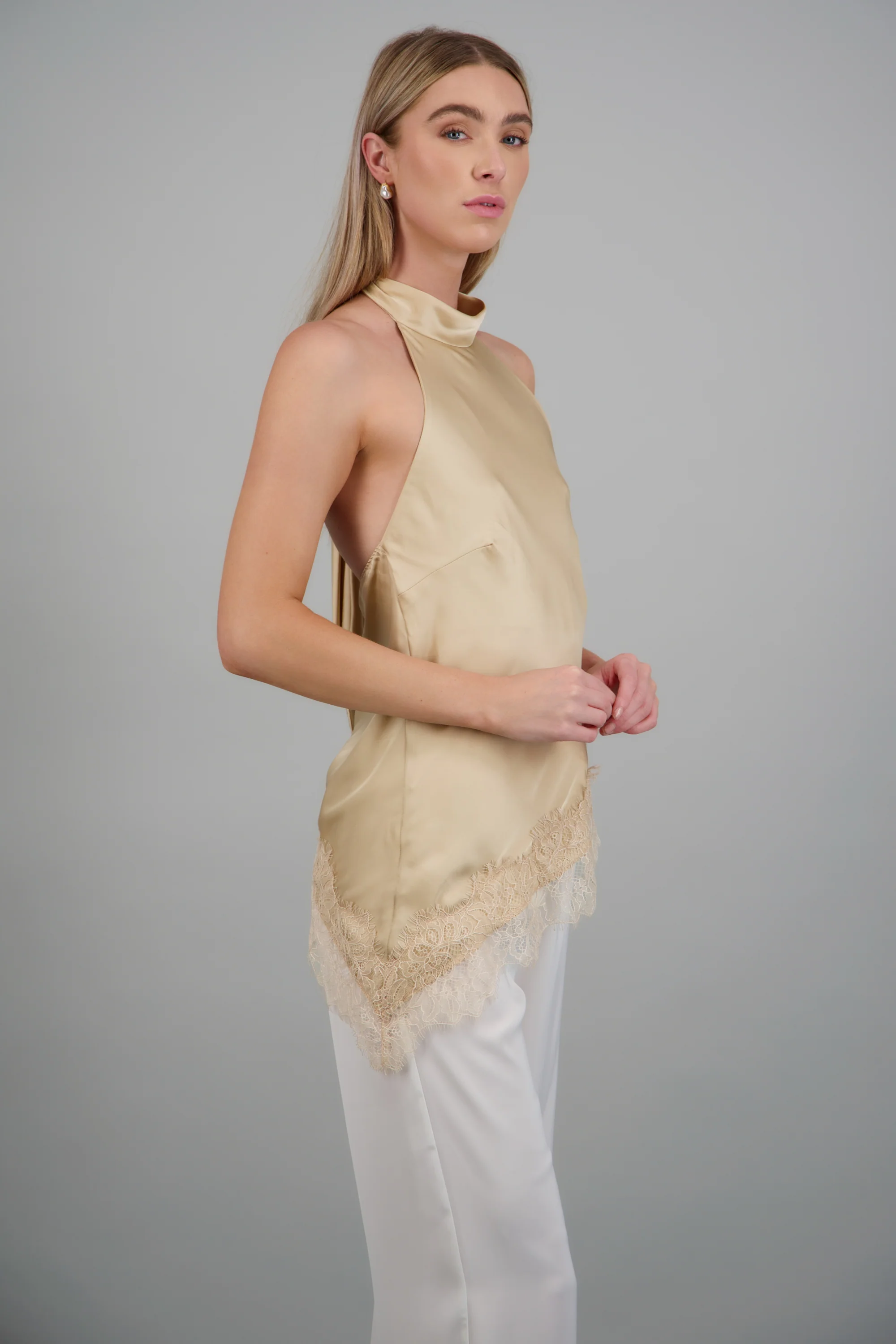 Top halter amarre satinado detalle encaje - Image 2