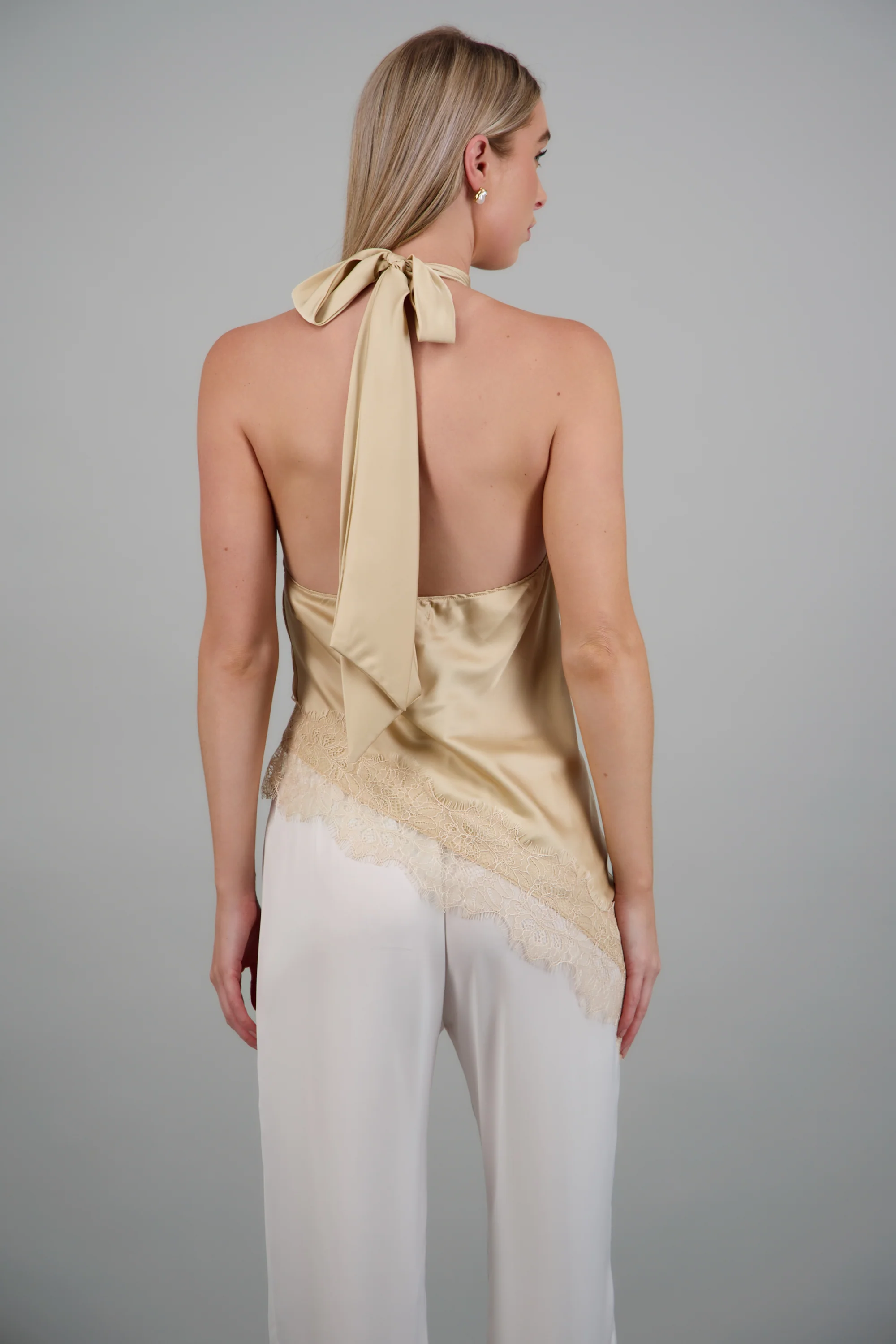 Top halter amarre satinado detalle encaje - Image 4