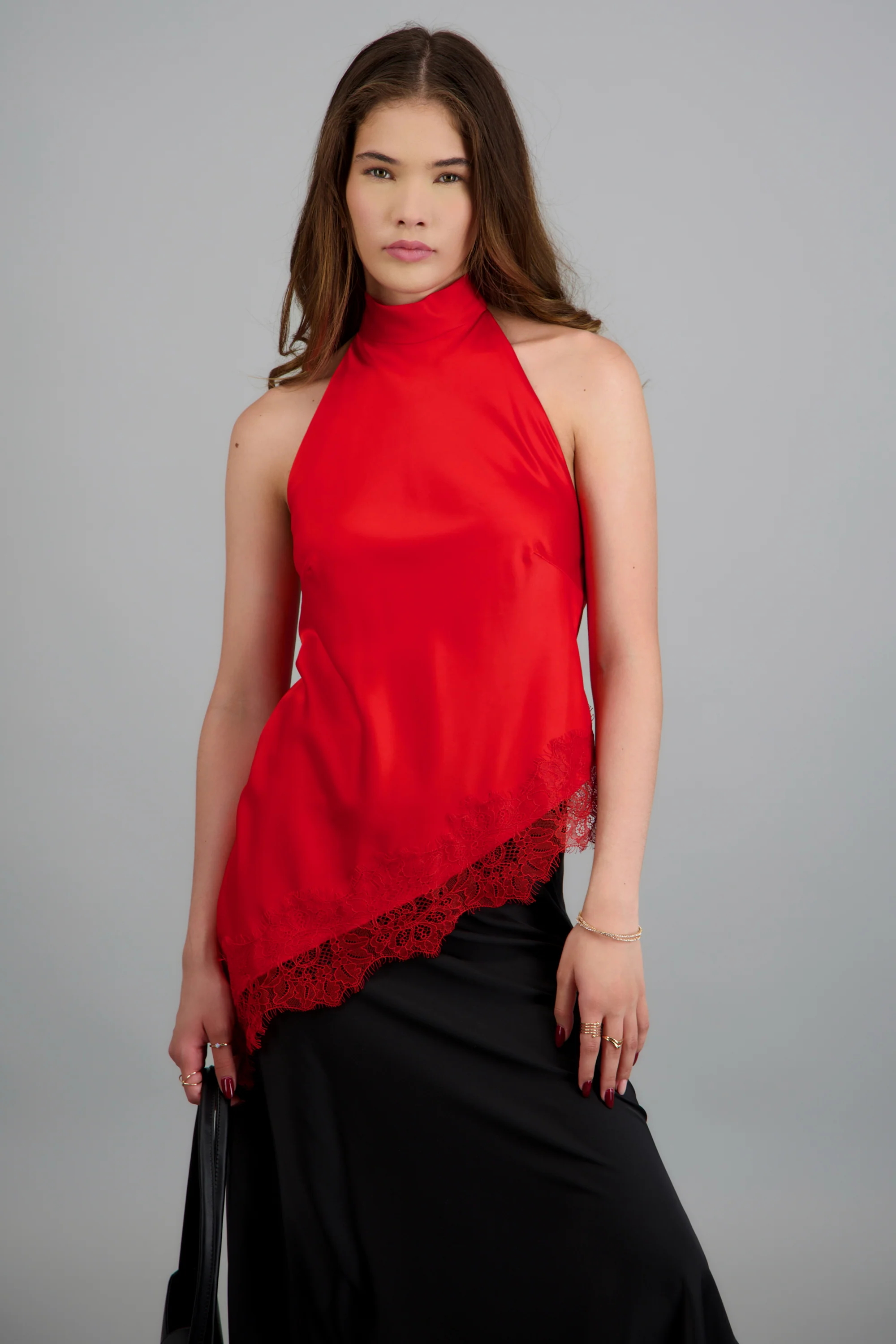 Top halter amarre satinado detalle encaje - Image 3
