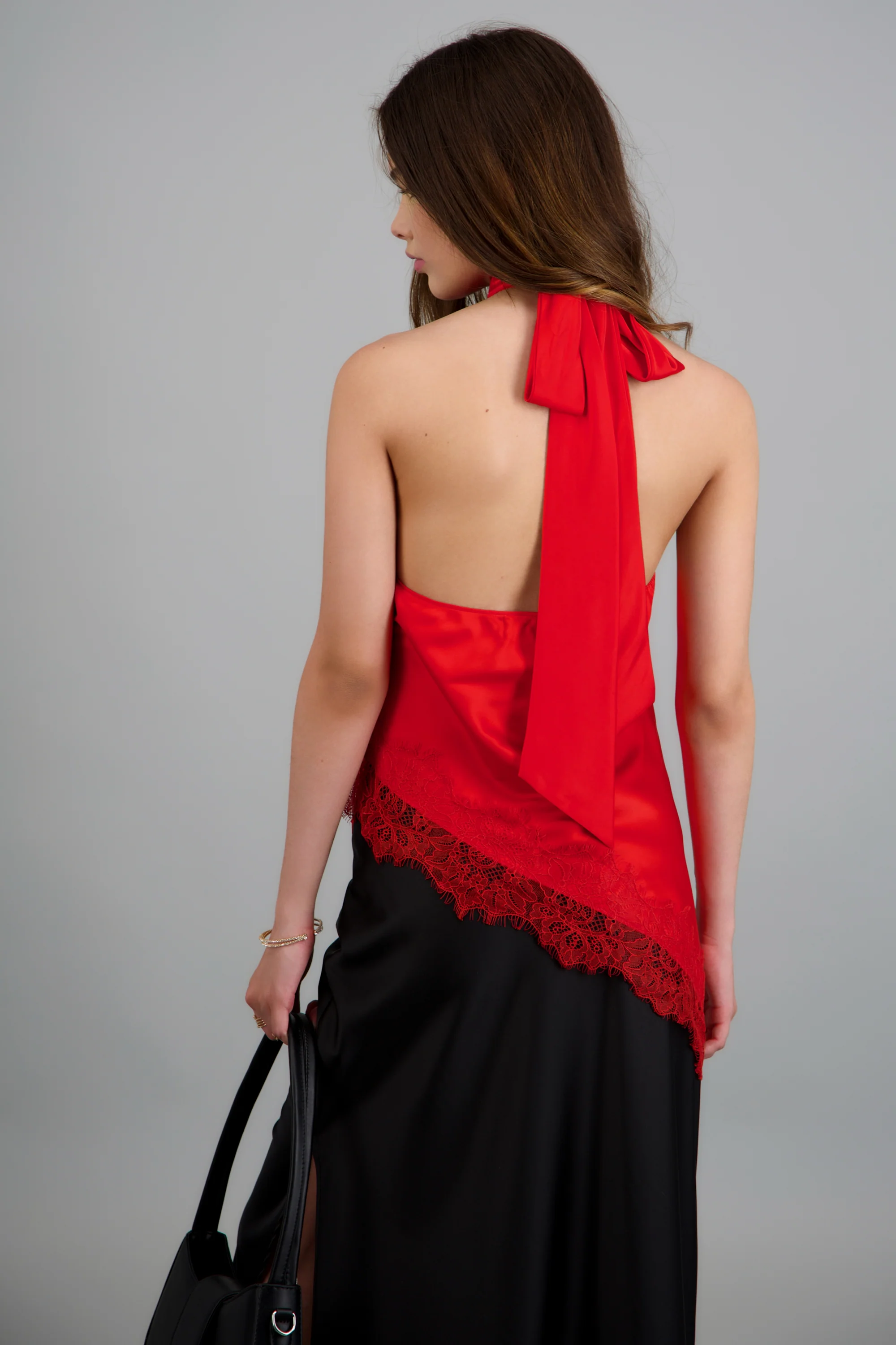 Top halter amarre satinado detalle encaje - Image 4