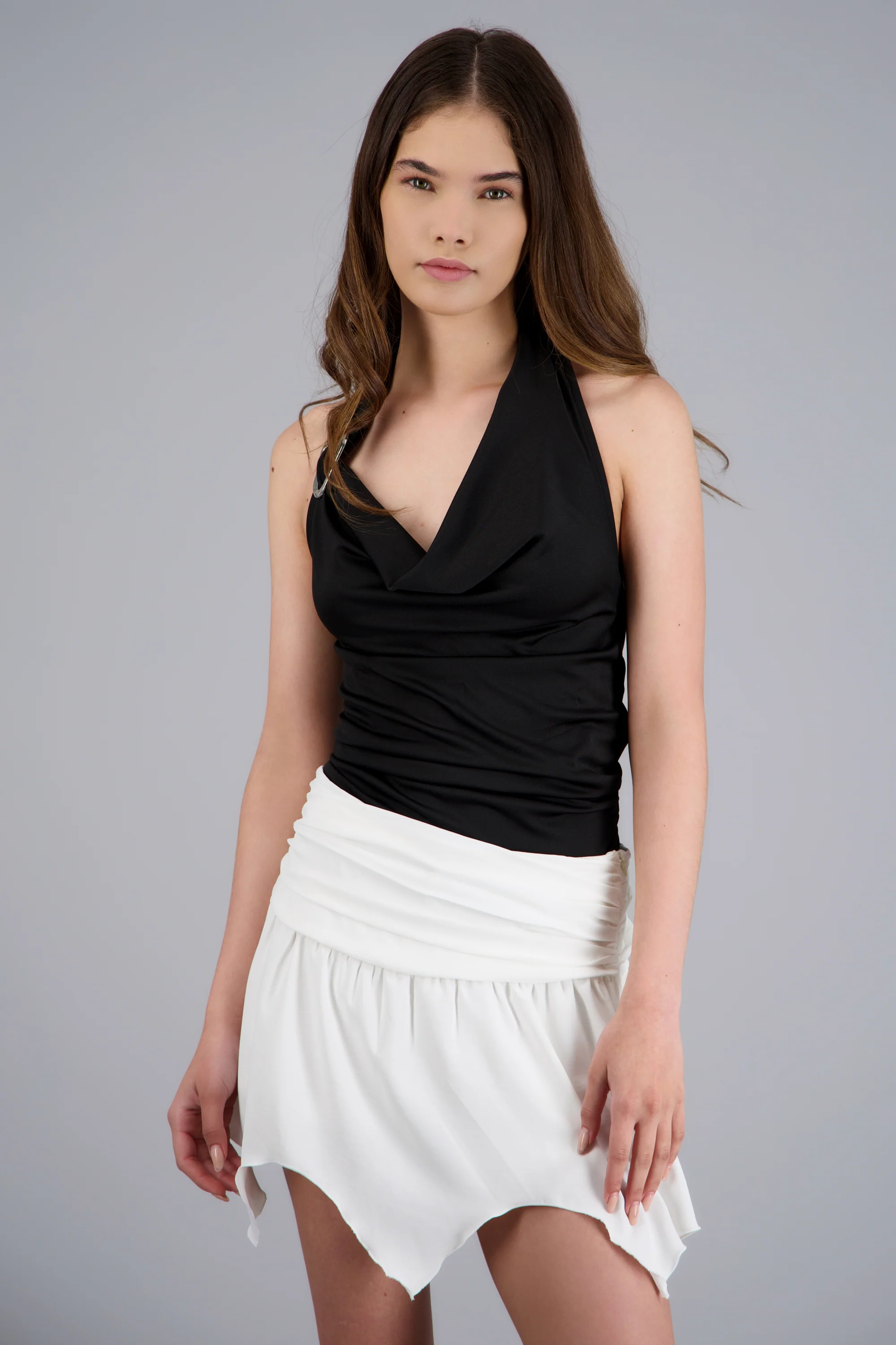 Top halter cuello cascada detalle herraje