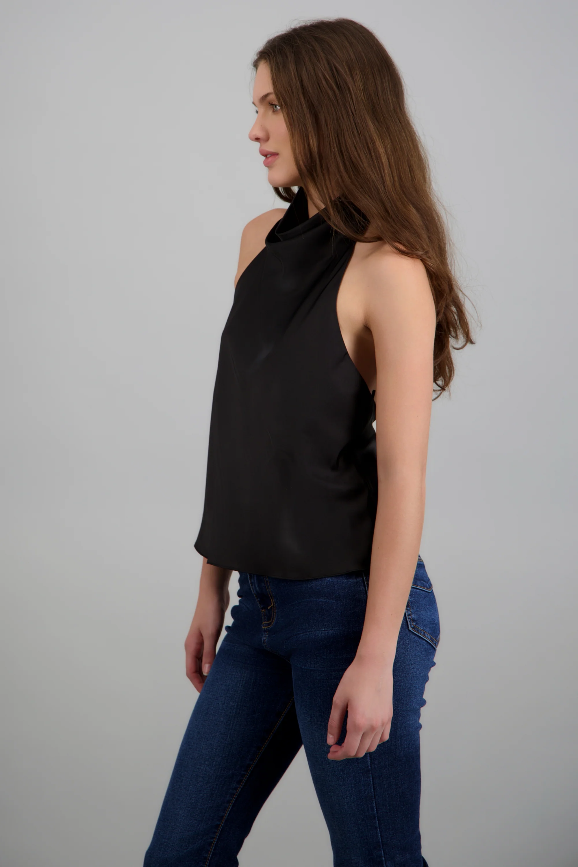 Top halter de cuello cascada satinado - Image 4