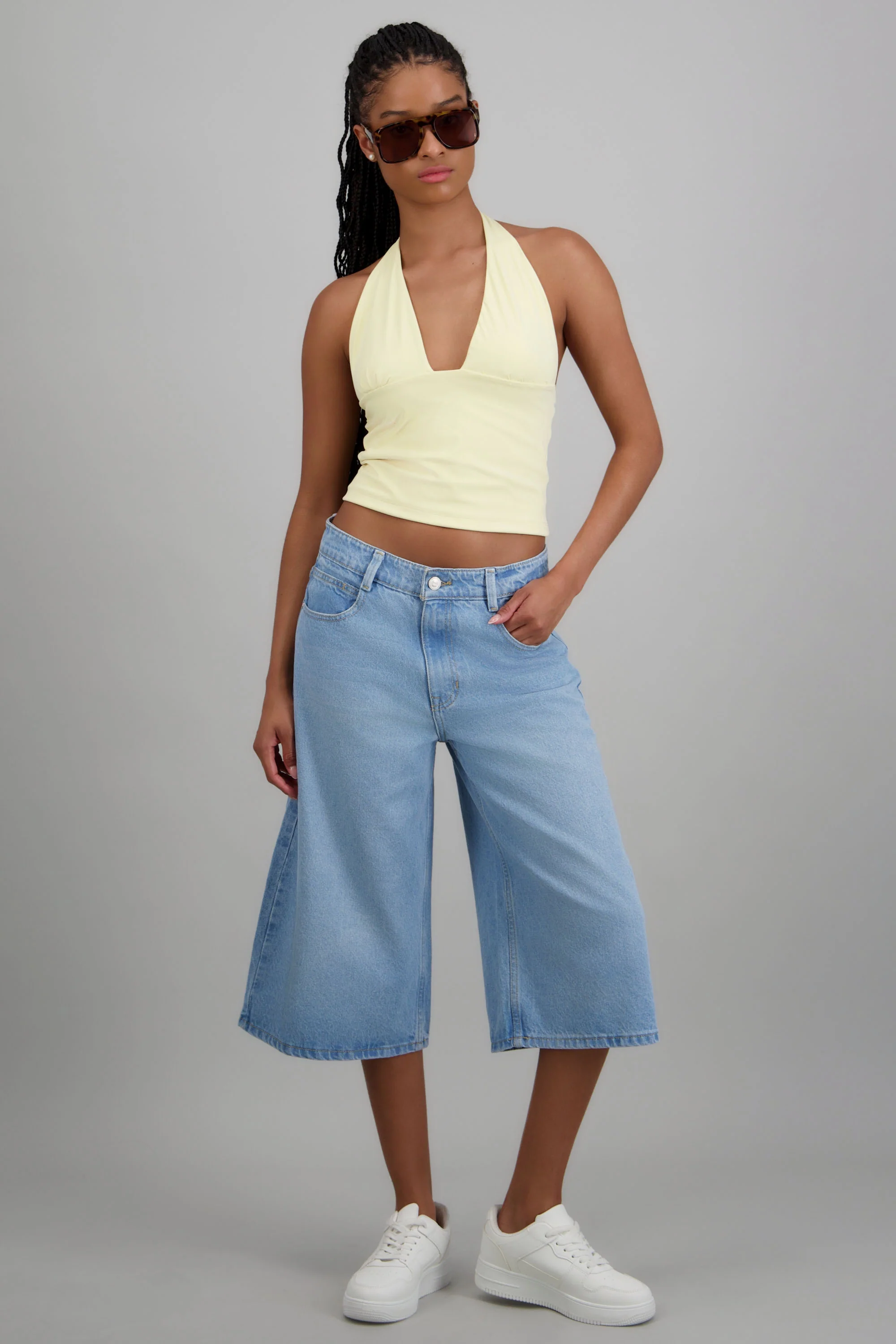 Top halter detalle frunce en copas - Image 2