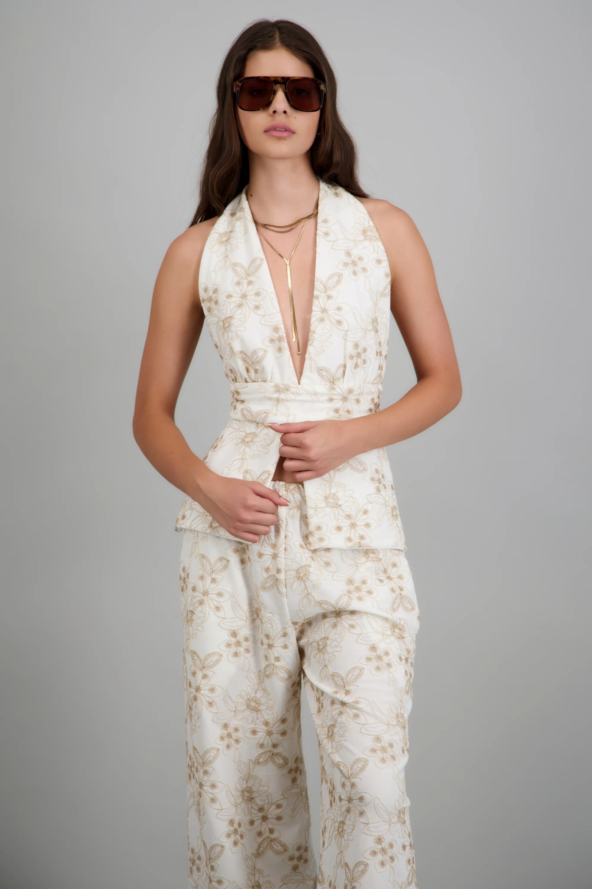 Top halter detalle lazo bordado
