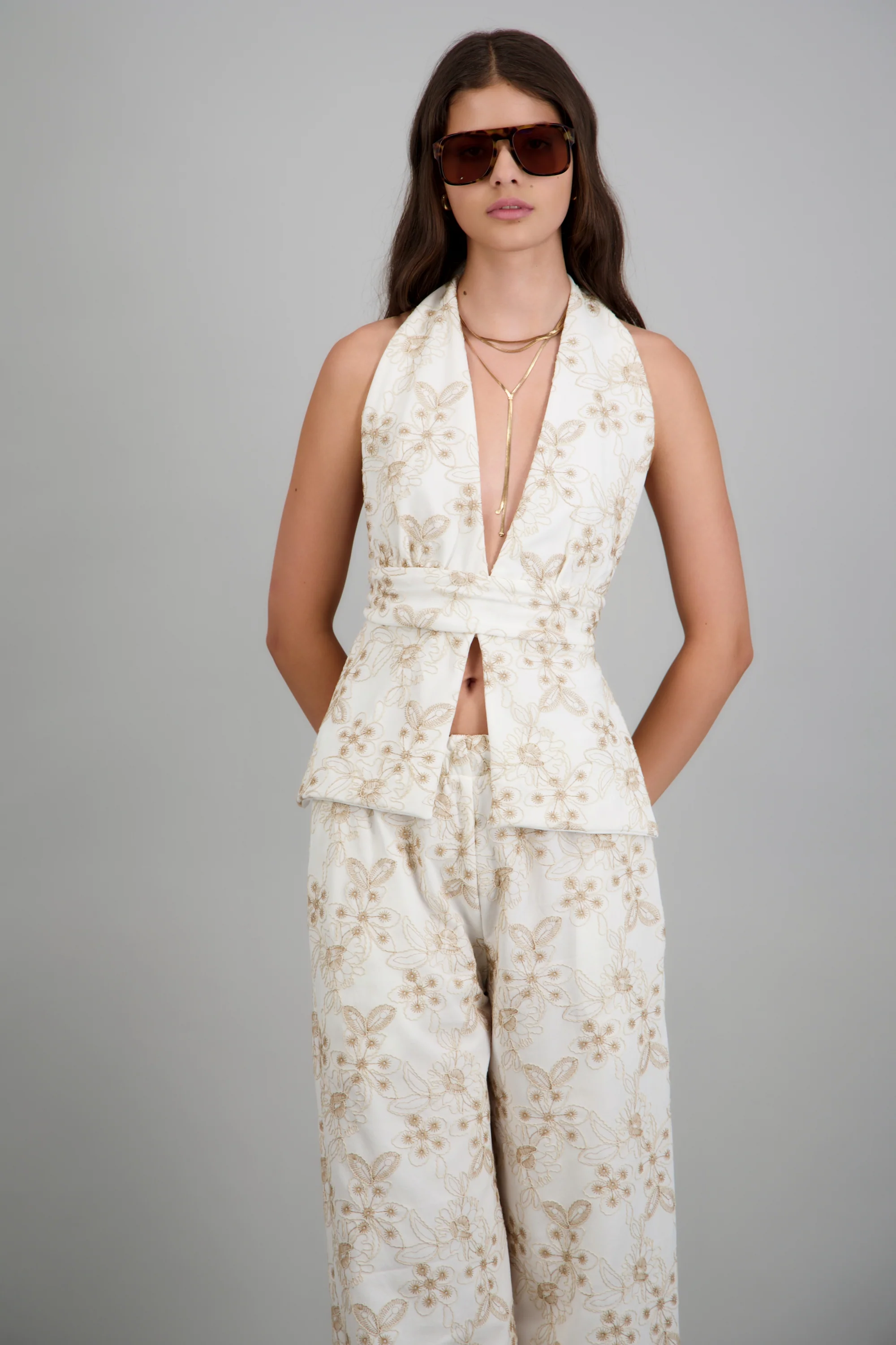 Top halter detalle lazo bordado - Image 3