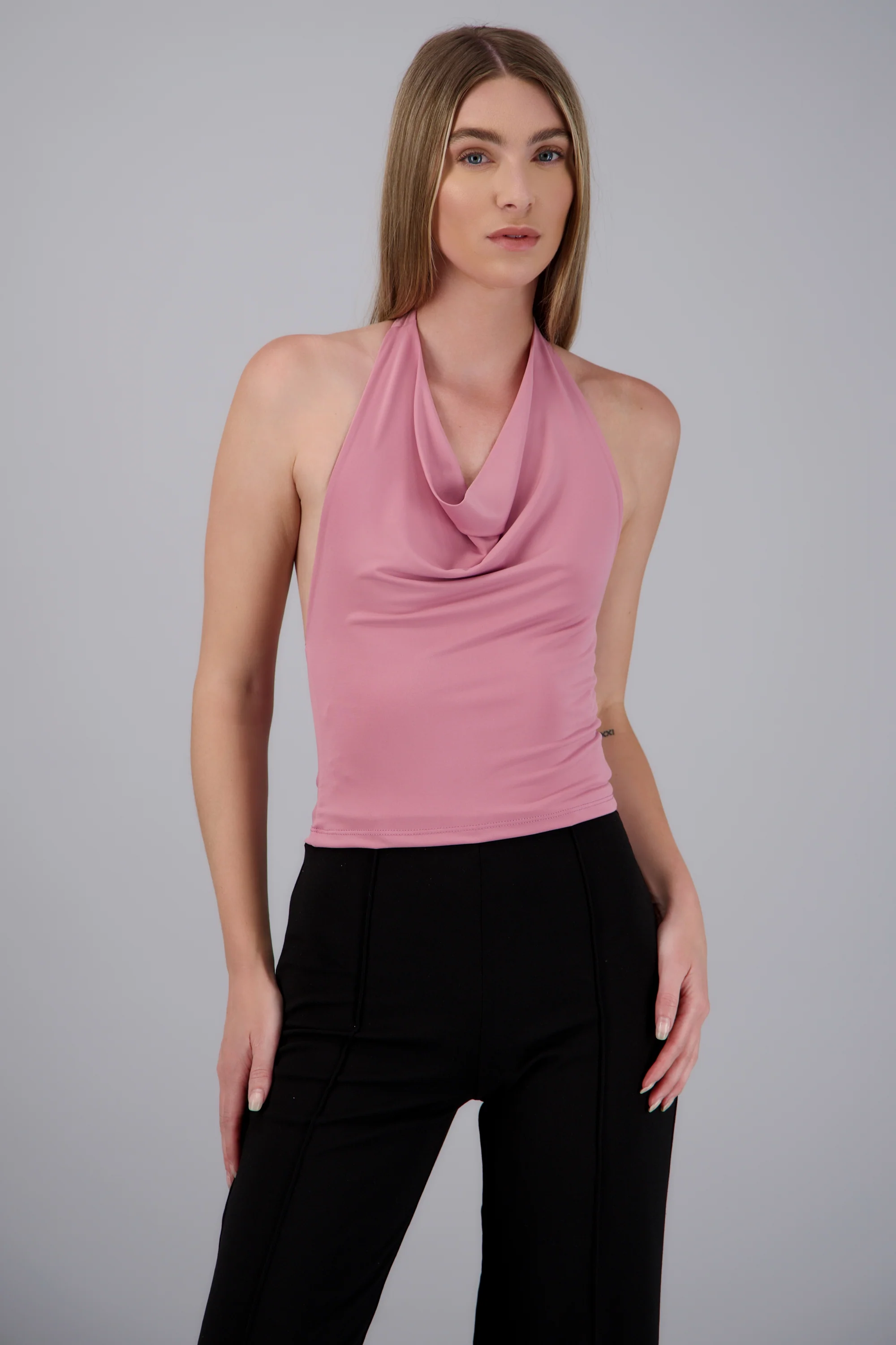 Top halter escote cascada