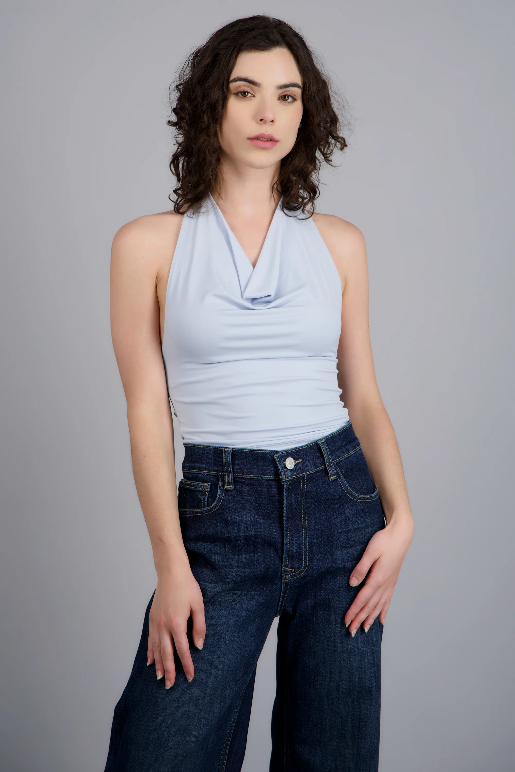 Top halter escote cascada