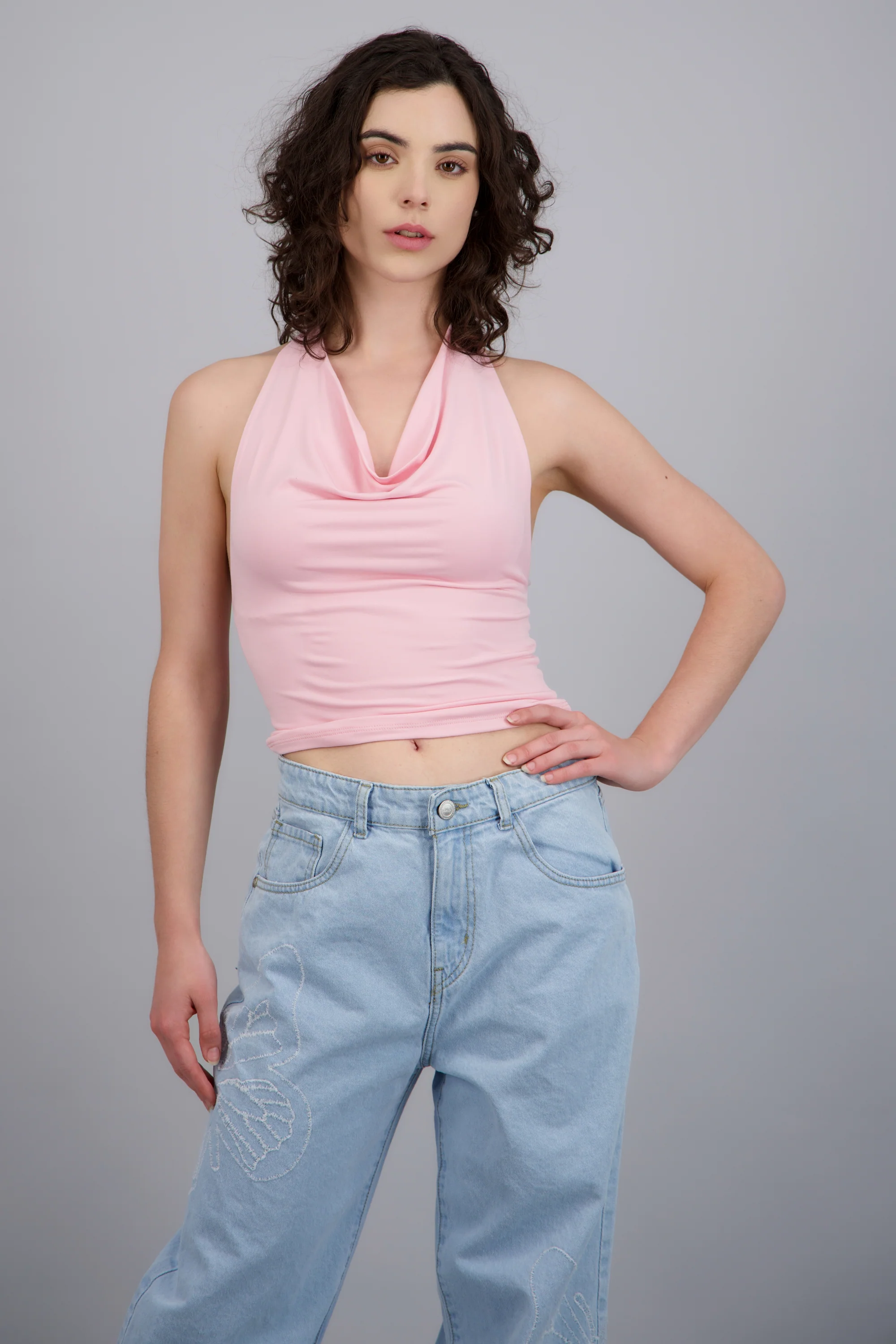 Top halter escote cascada
