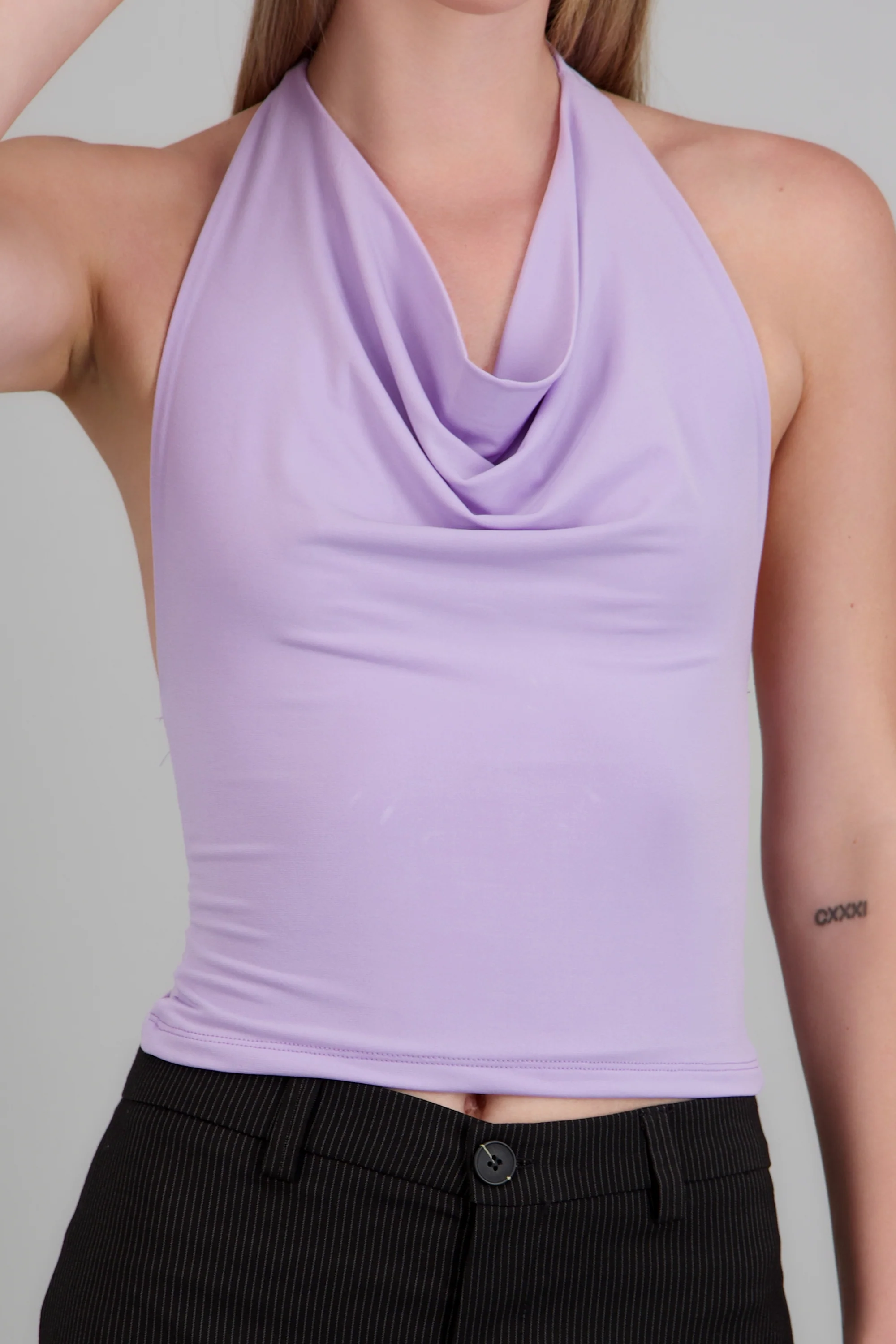 Top halter escote cascada - Image 5
