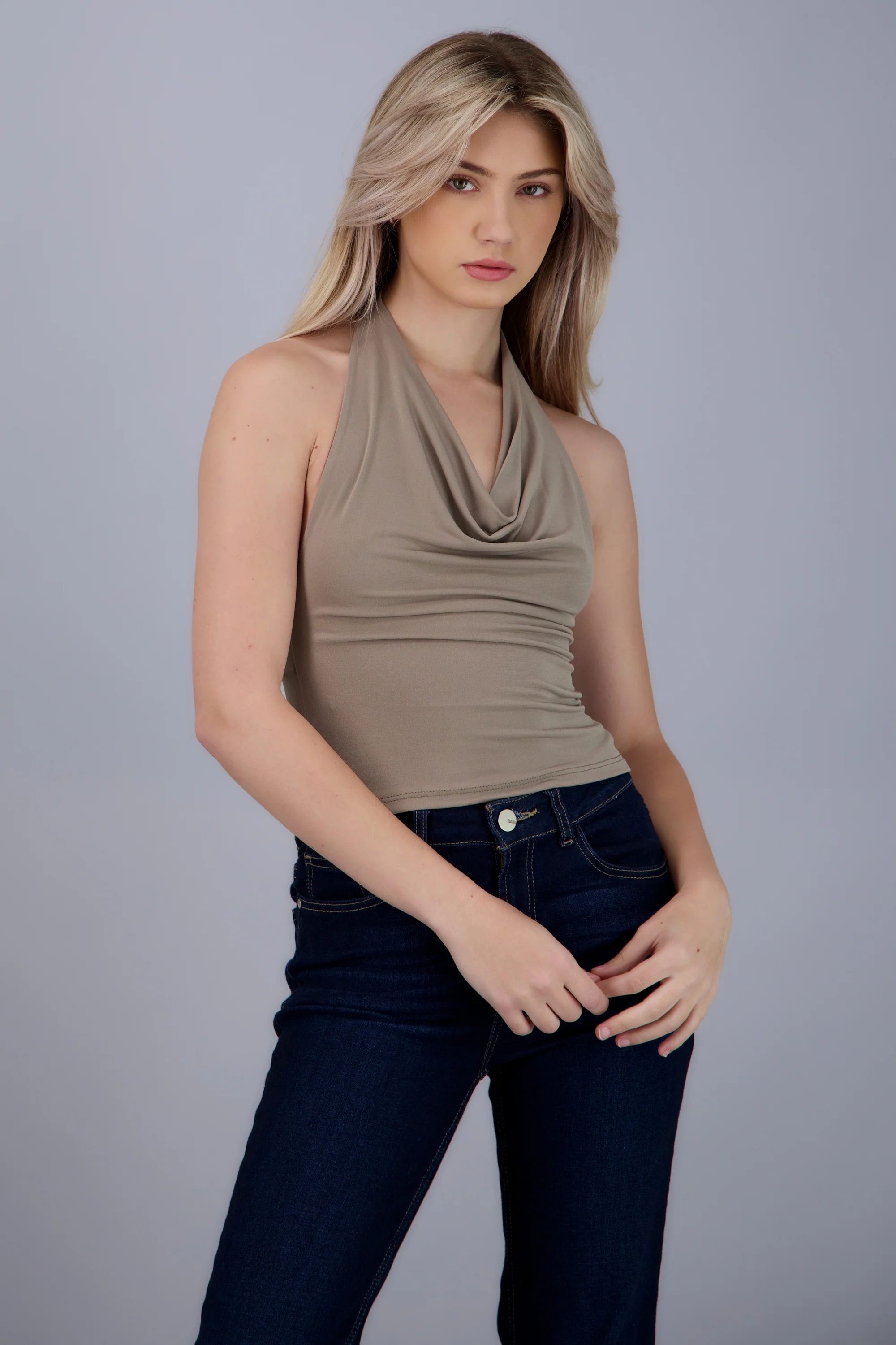 Top halter escote cascada - Image 2